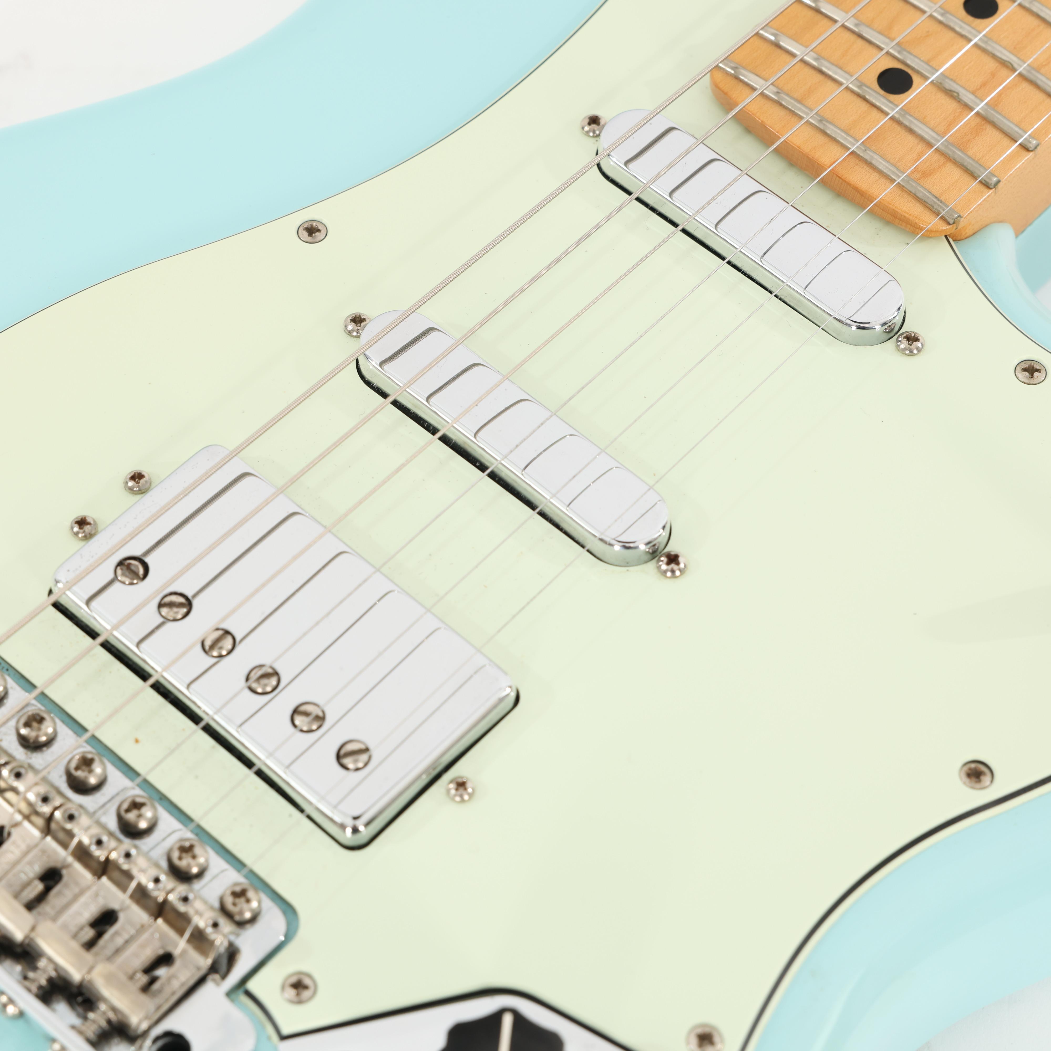 Second Hand Fender Alternate Reality Sixty-Six in Daphne Blue 341 - SH-241-6341 (6).jpg