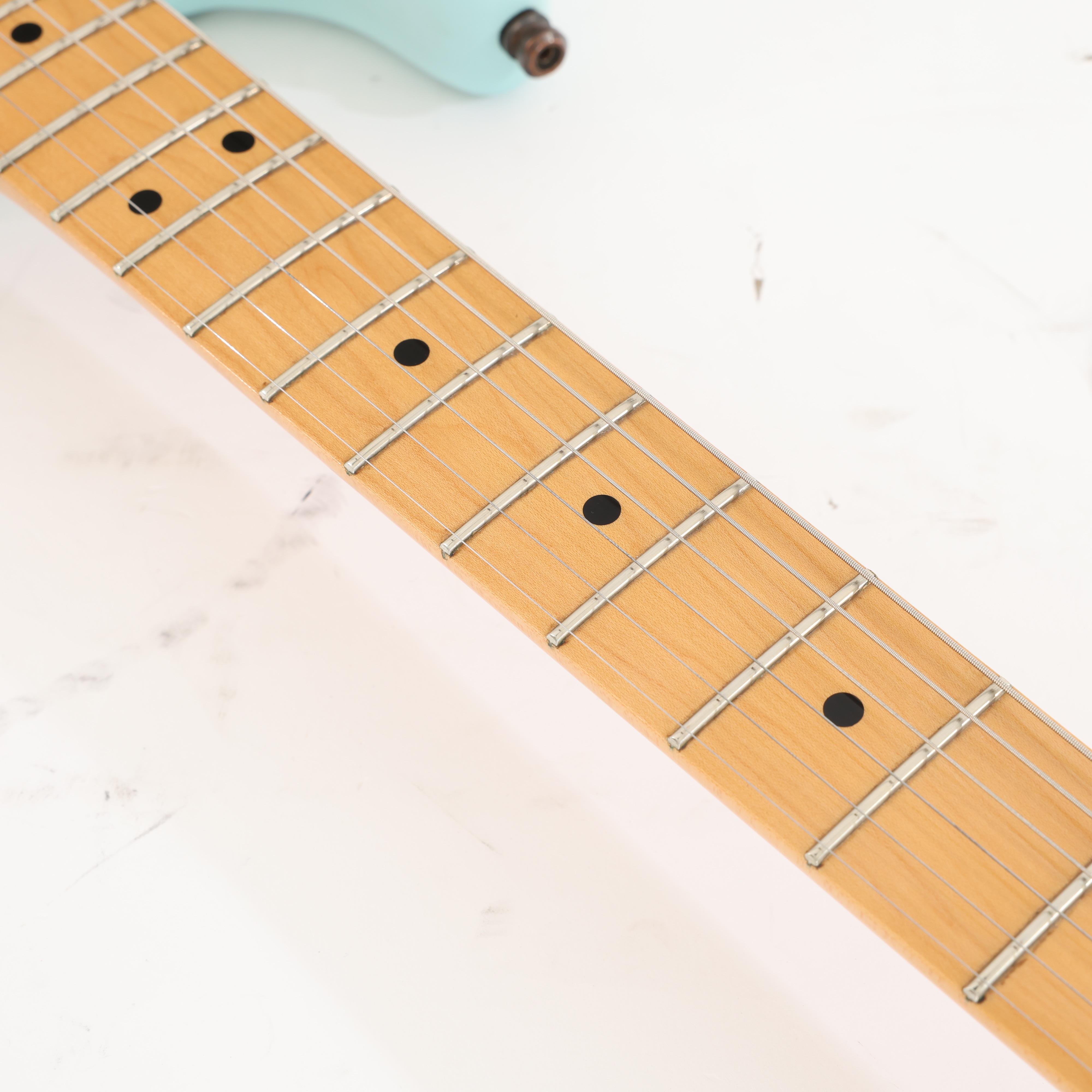 Second Hand Fender Alternate Reality Sixty-Six in Daphne Blue 341 - SH-241-6341 (10).jpg