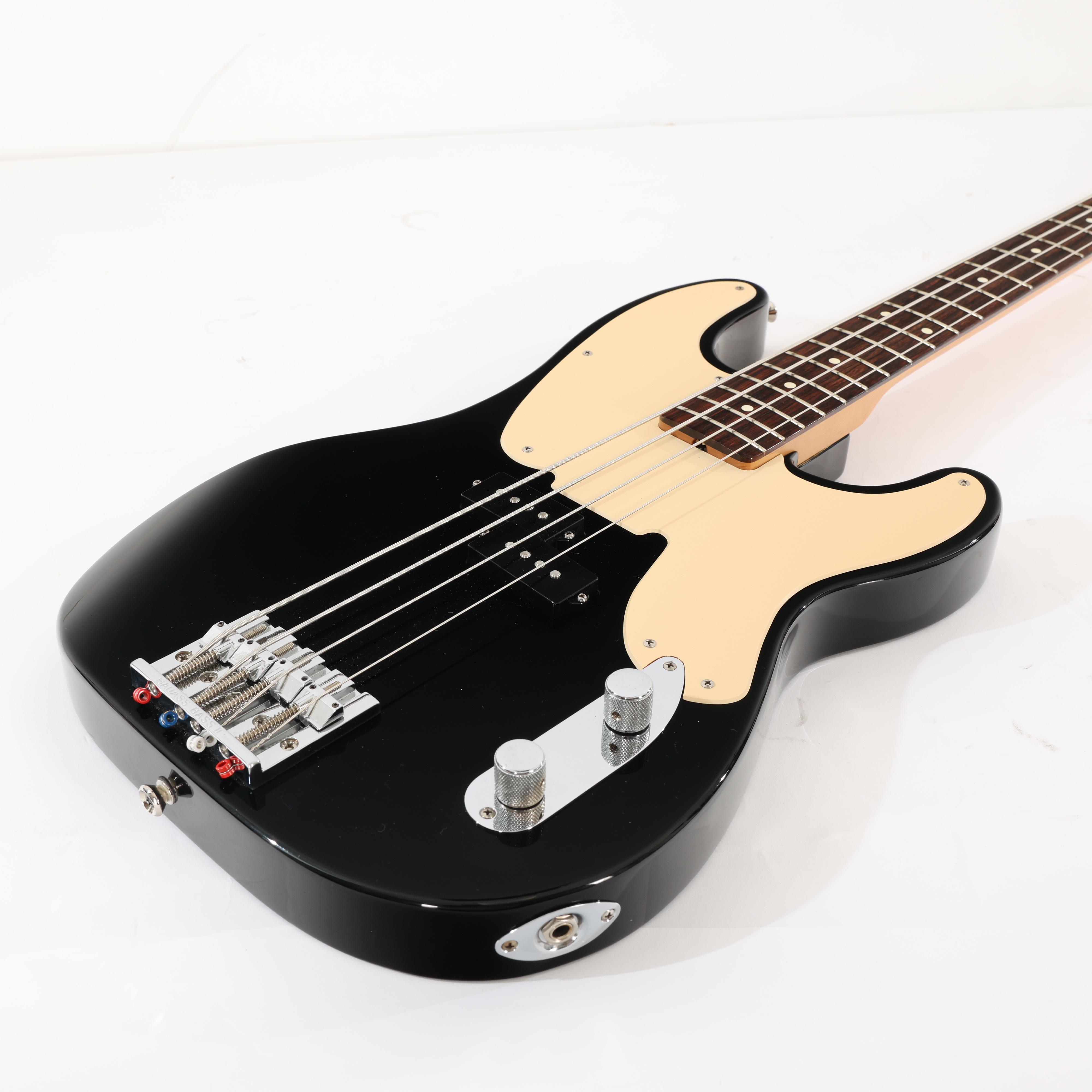 Second Hand 2005 Fender Mike Dirnt Precision Bass 059 - SH-141-6059 (5).jpg