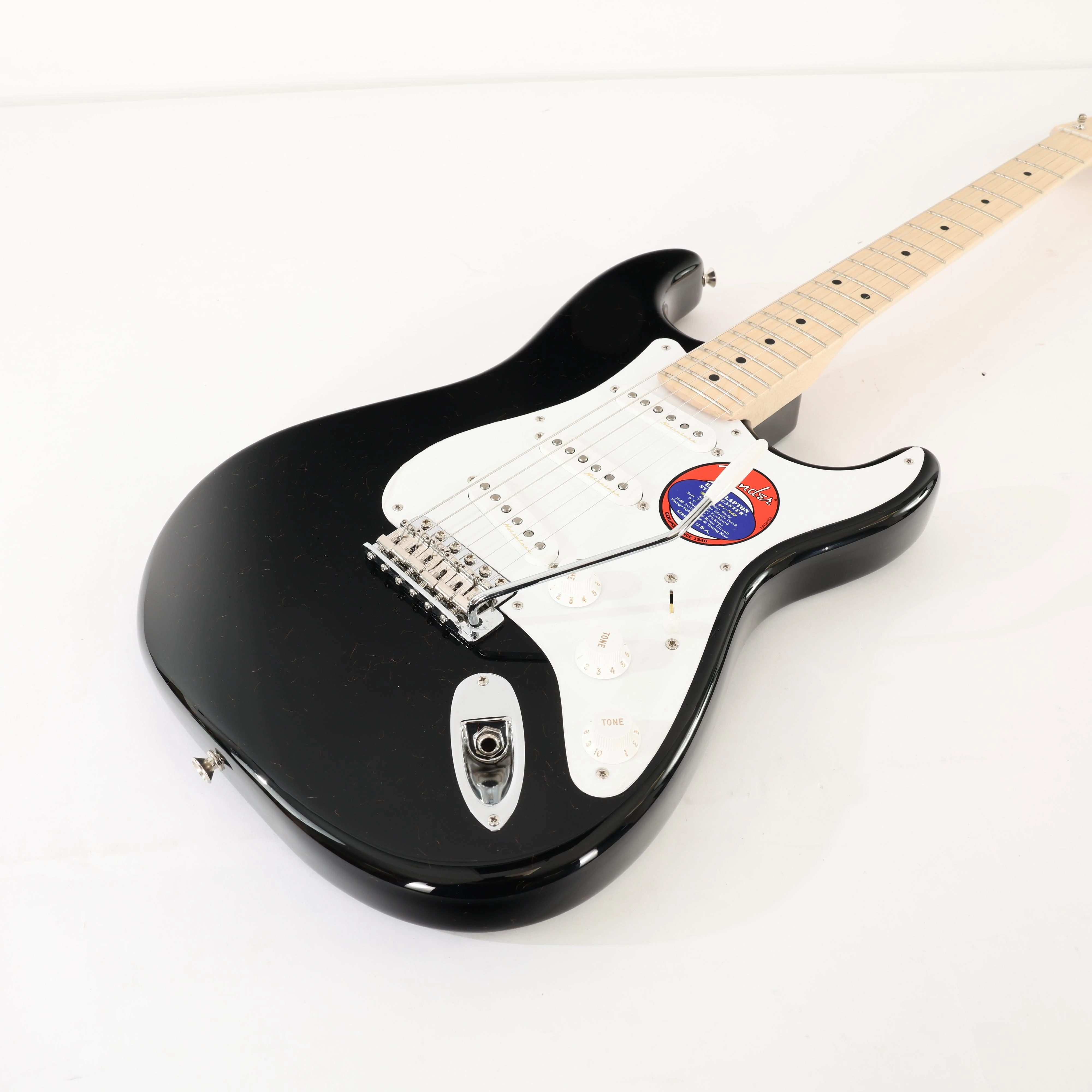 B Stock : Fender Eric Clapton Signature Stratocaster in Black - 002 - B-011760280-0002 (6).jpg