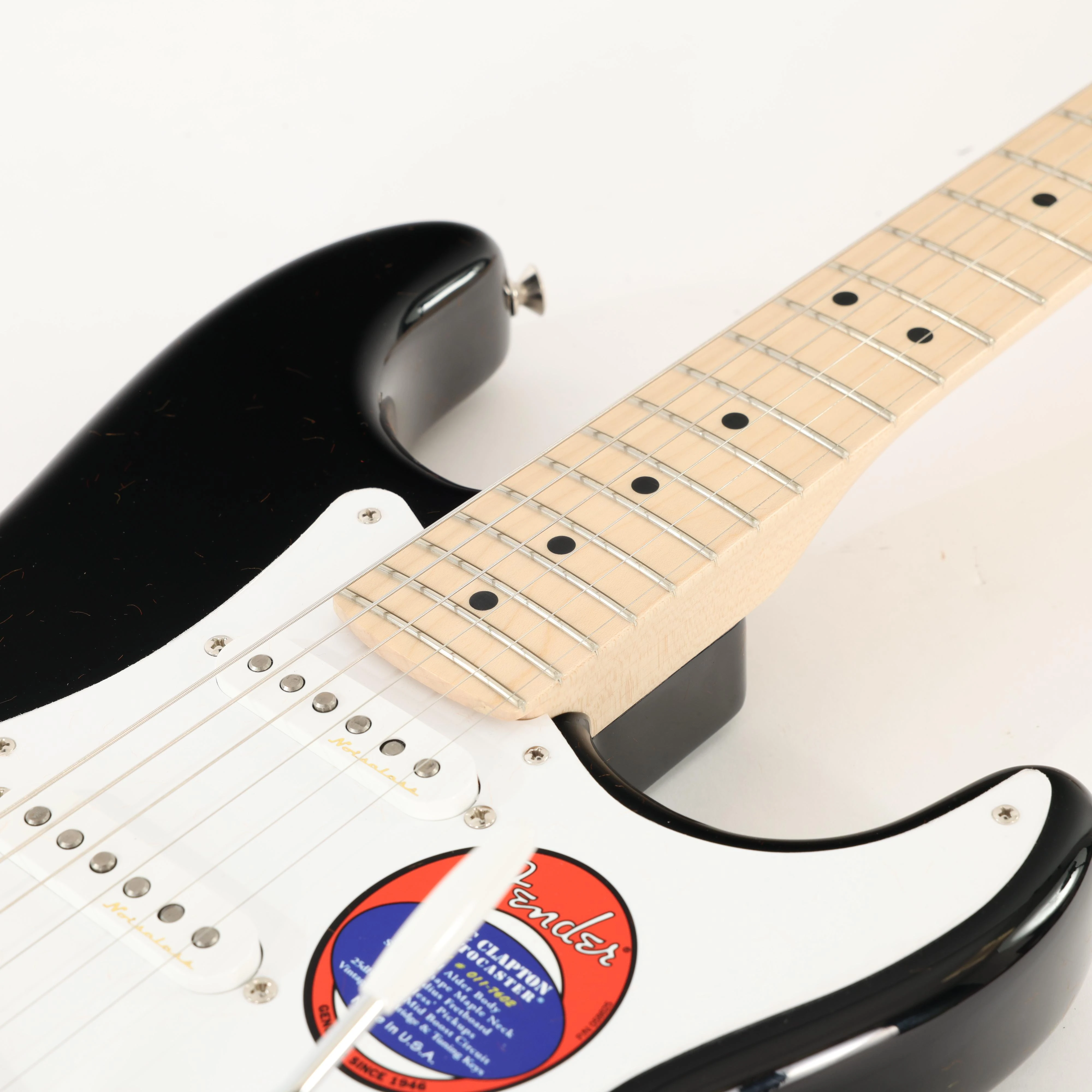 B Stock : Fender Eric Clapton Signature Stratocaster in Black - 002 - B-011760280-0002 (7).jpg