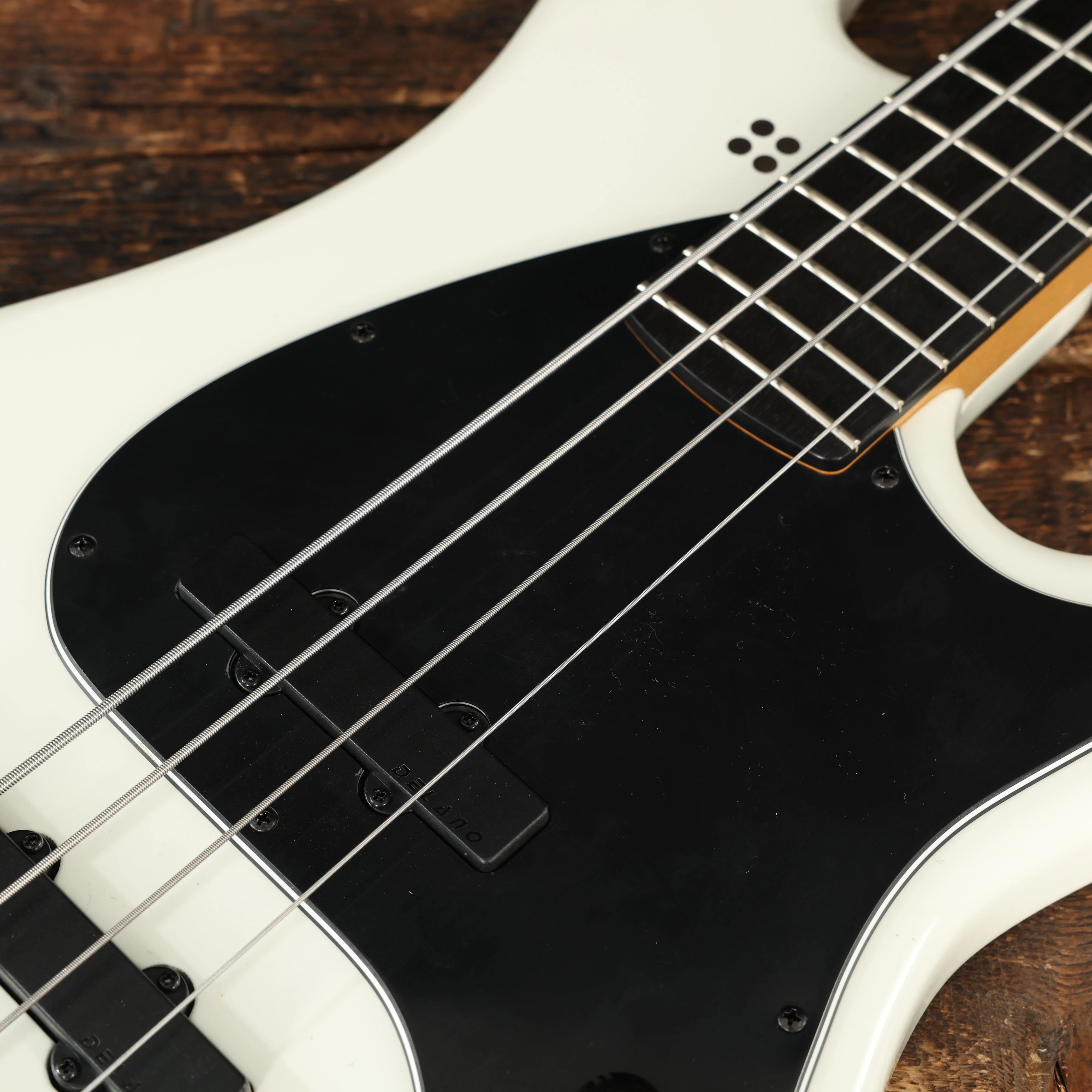 Sandberg California V TT Martin Mendez Signature Bass Guitar in Soft Aged Virgin White - 46505 (9).JPG