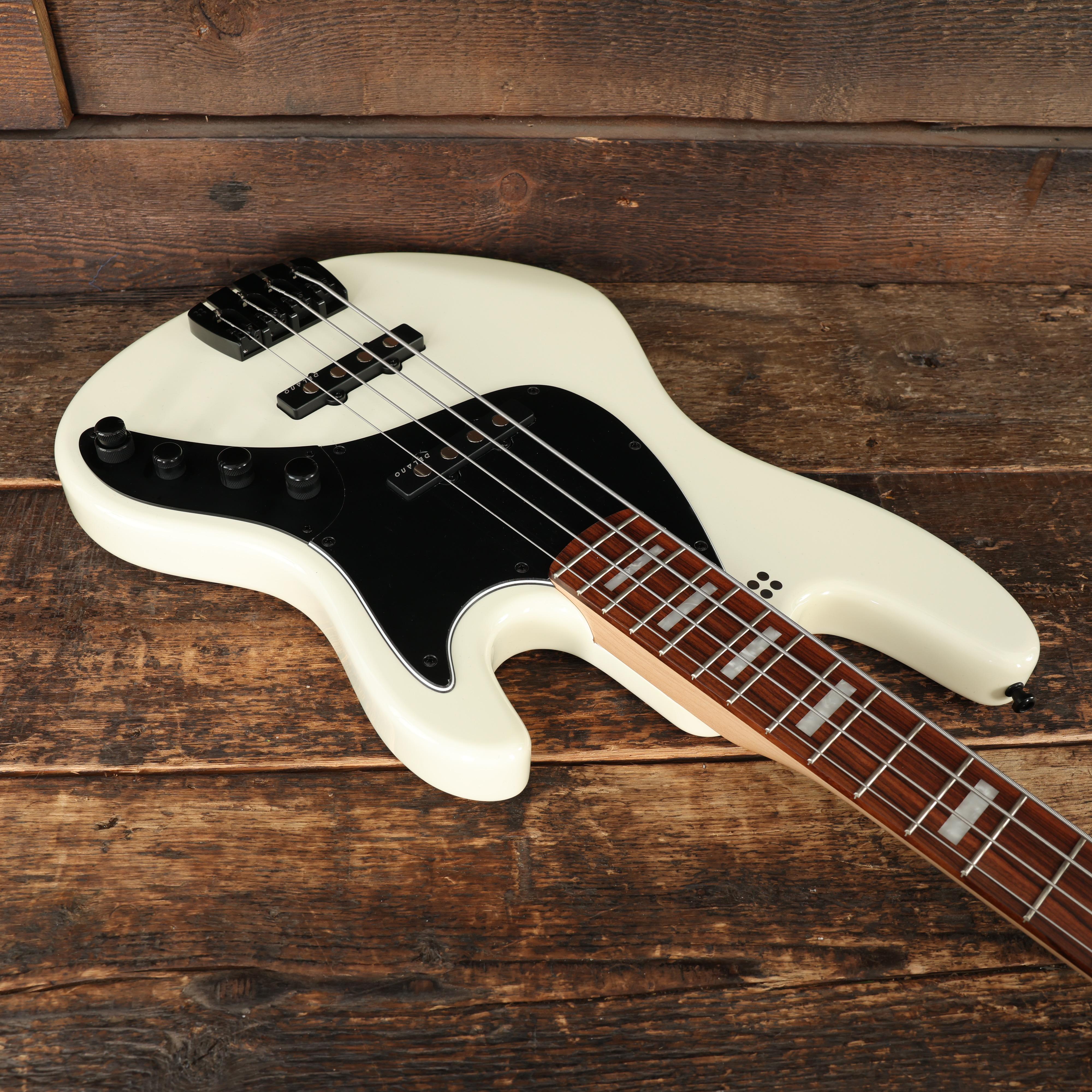 Sandberg California II TT Bass Guitar in High-Gloss Virgin White - 49991 (11).JPG