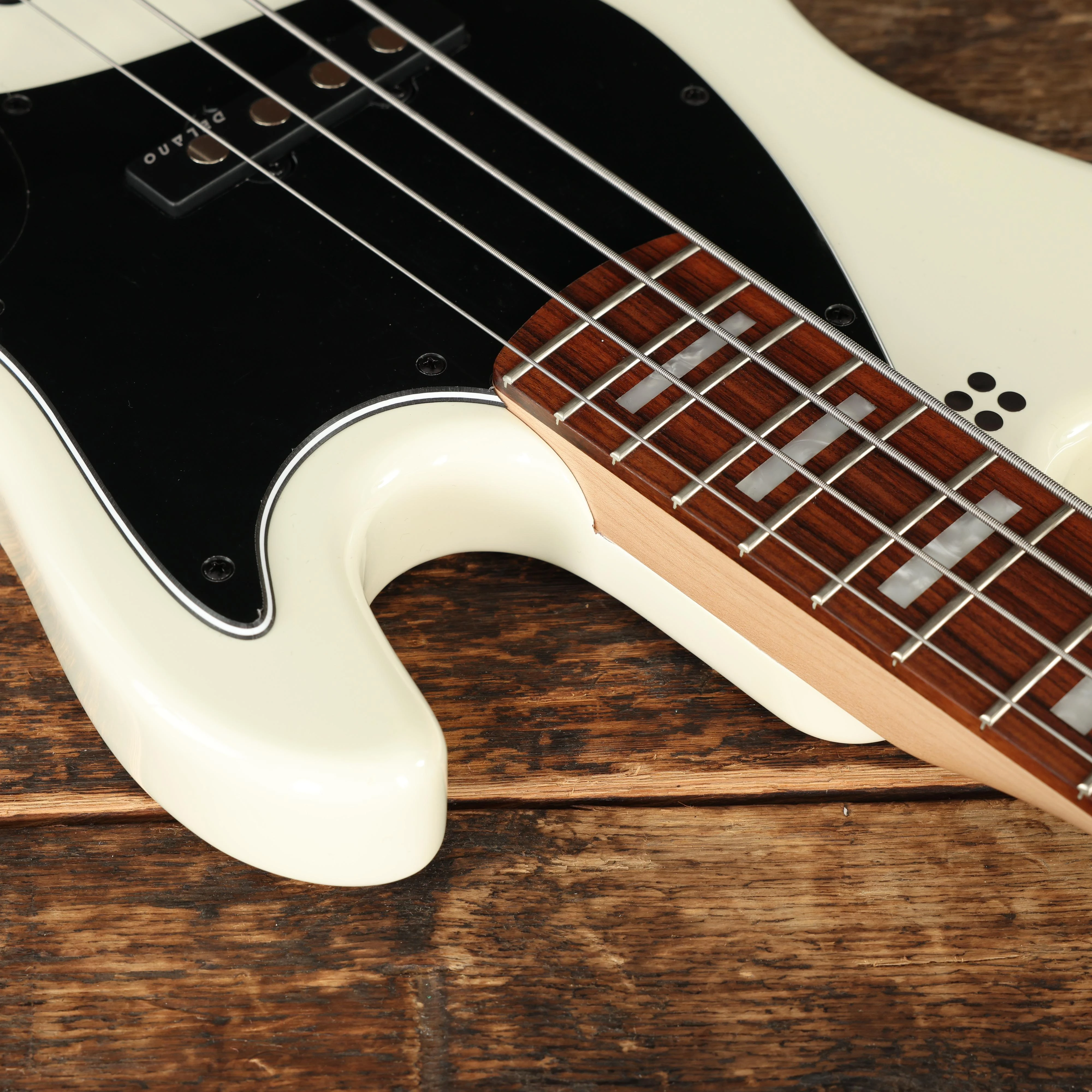 Sandberg California II TT Bass Guitar in High-Gloss Virgin White - 49991 (12).JPG