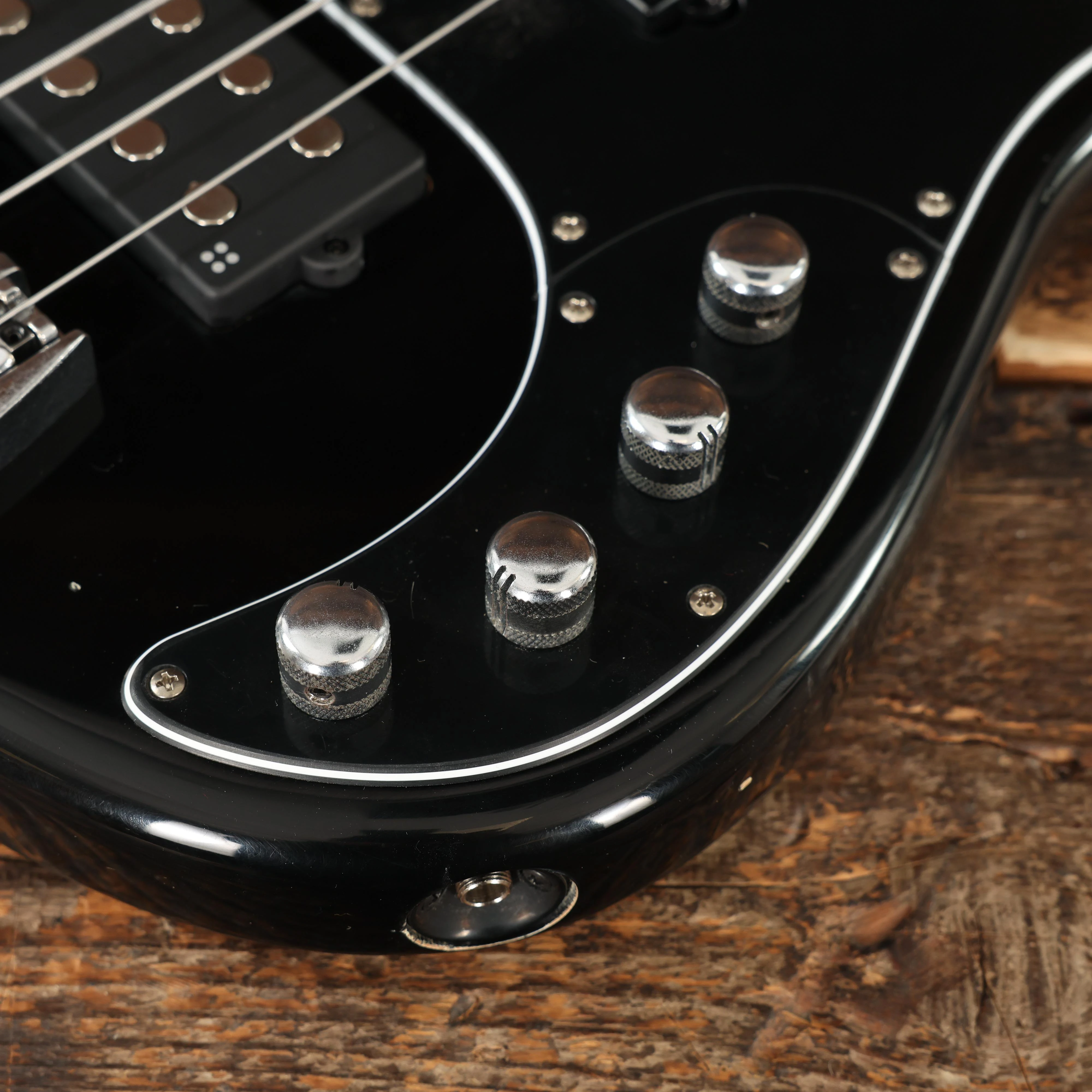 Sandberg California V VM Bass Guitar in Soft Aged Black - 48205 (10).jpg