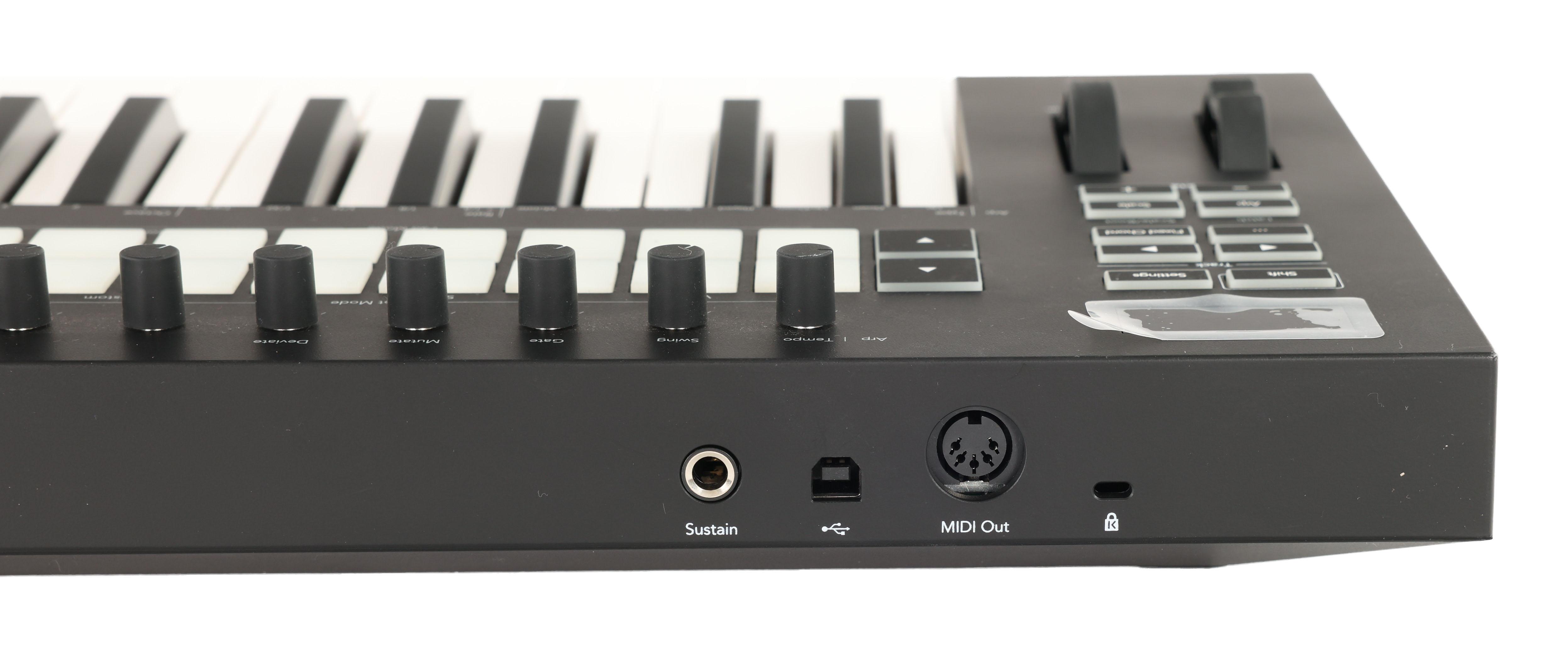 Second Hand Novation Launchkey 61 MKIII 328 - SH-122-1328 (6).jpg