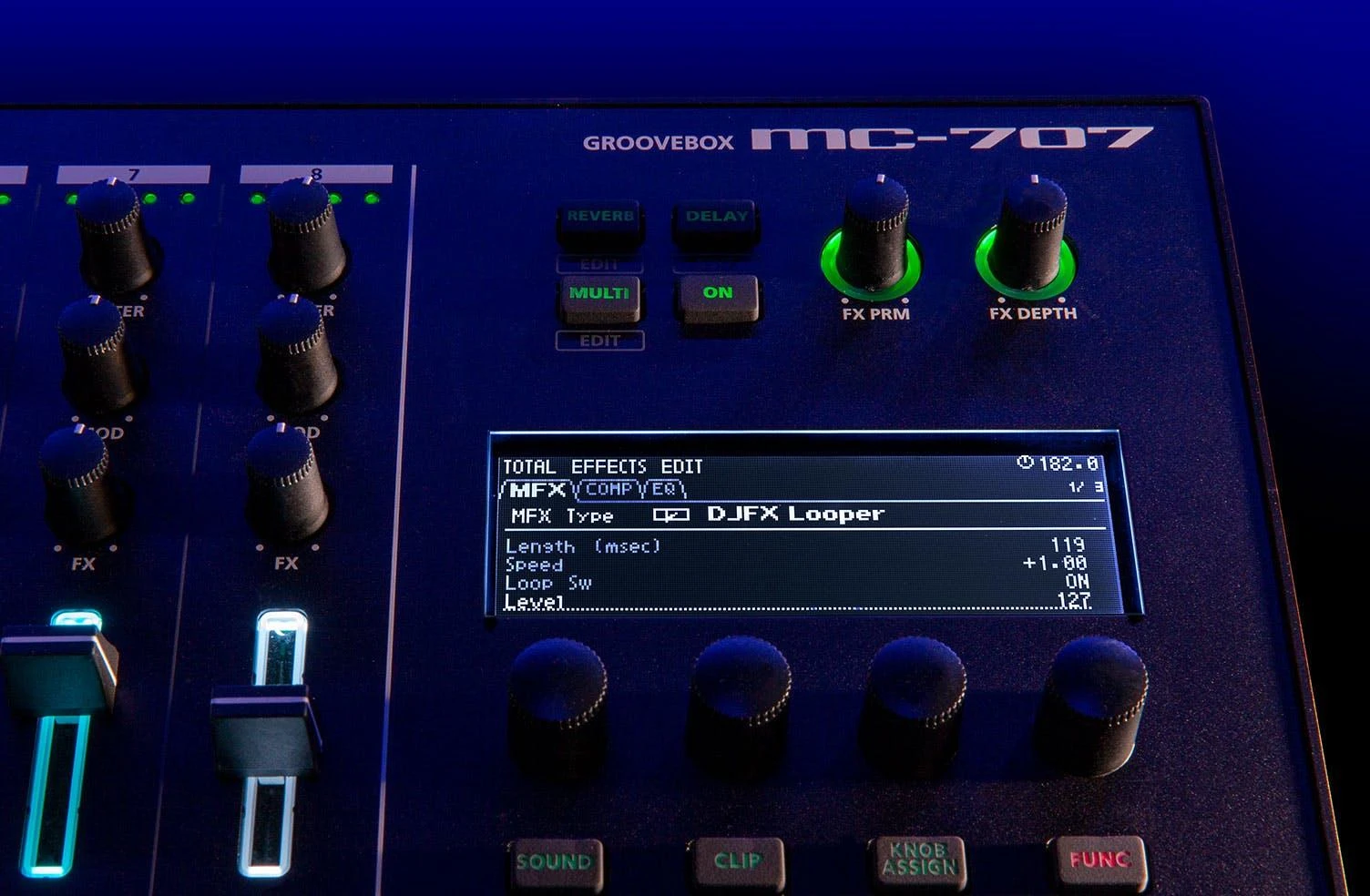 B Stock : Roland MC-707 Groovebox Drum Machine, Sampler and Sequencer - 707 - 516211-1654693166525.jpg