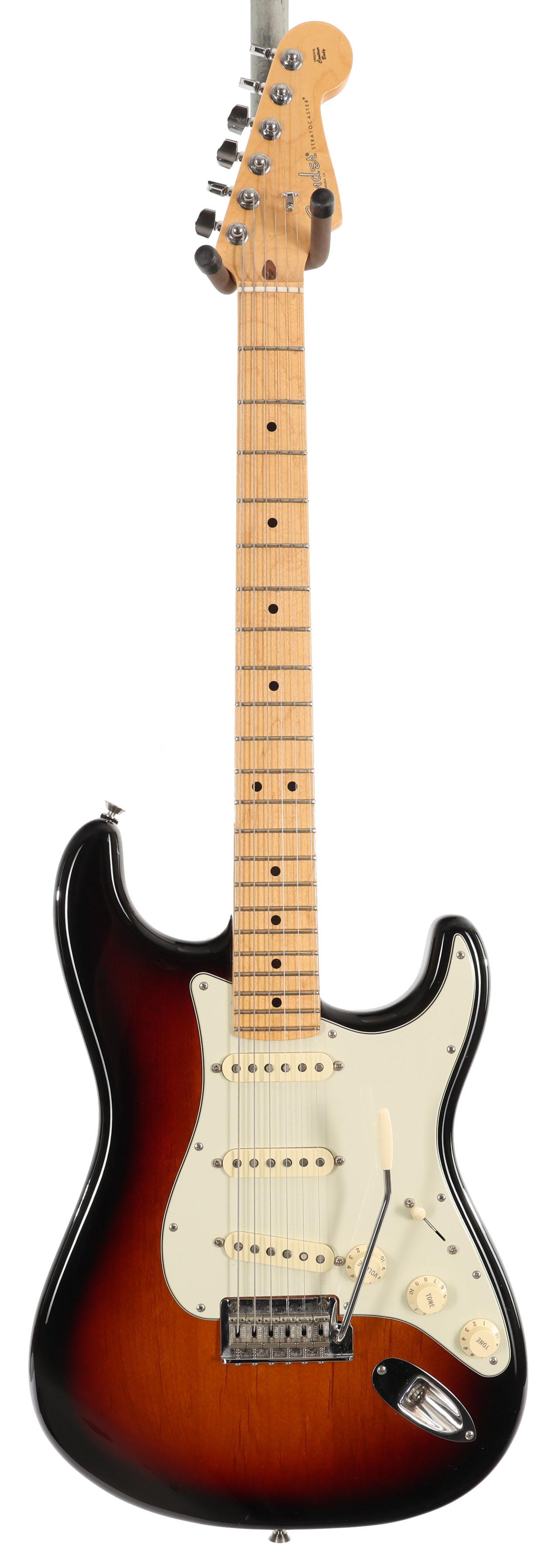 Second Hand Fender American Pro Stratocaster 2017 in sunburst 077 - SH-221-0077 (3).jpg
