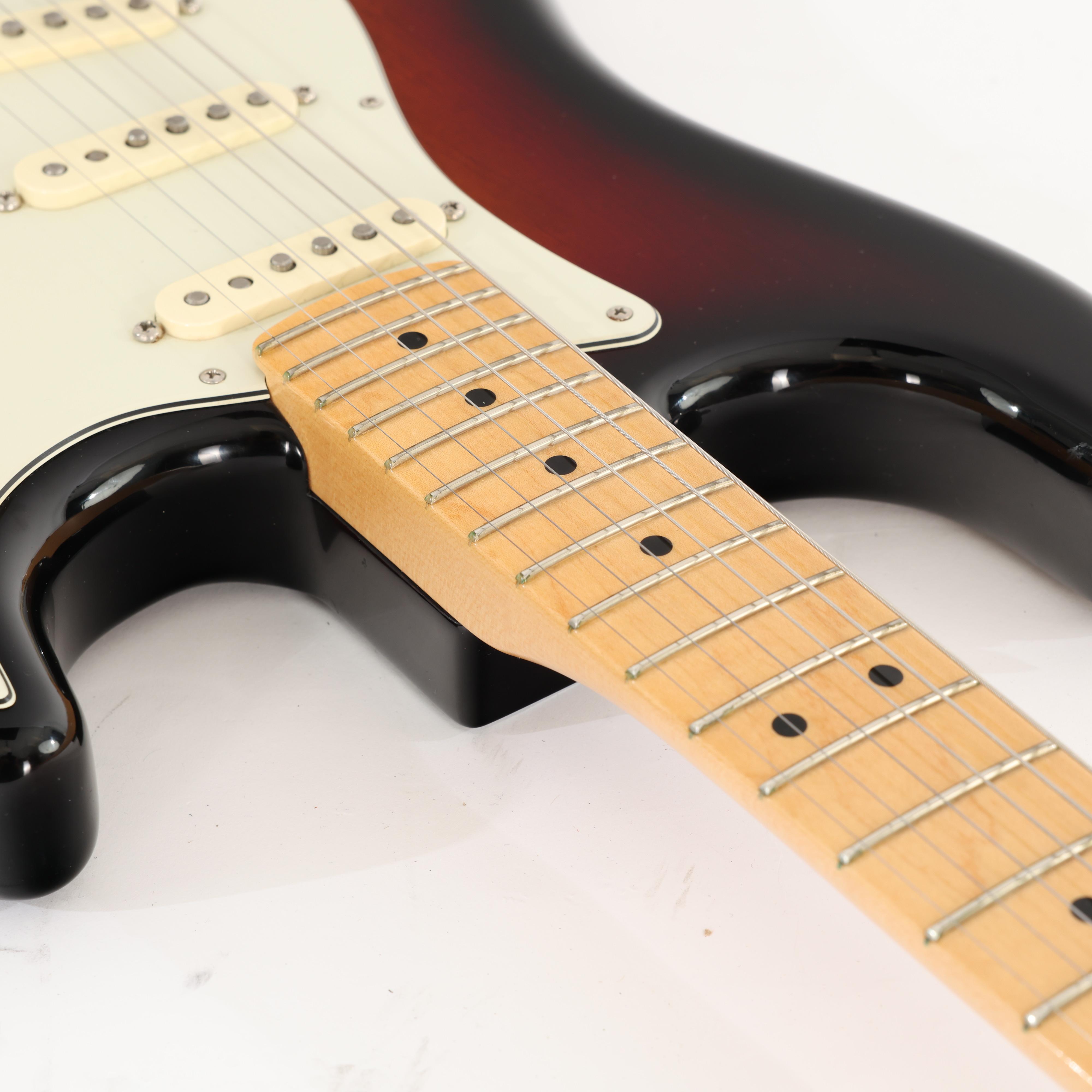 Second Hand Fender American Pro Stratocaster 2017 in sunburst 077 - SH-221-0077 (10).jpg