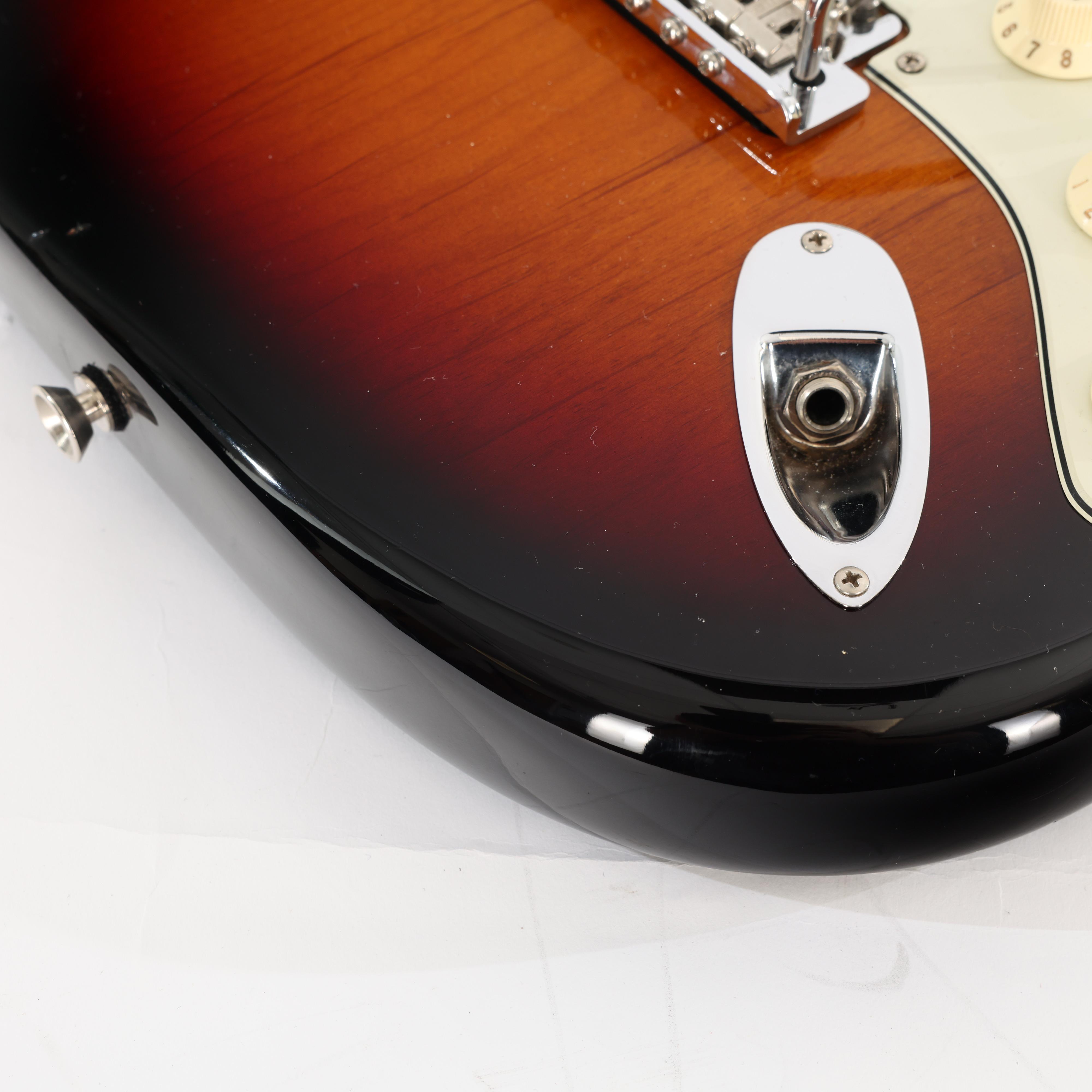 Second Hand Fender American Pro Stratocaster 2017 in sunburst 077 - SH-221-0077 (8).jpg