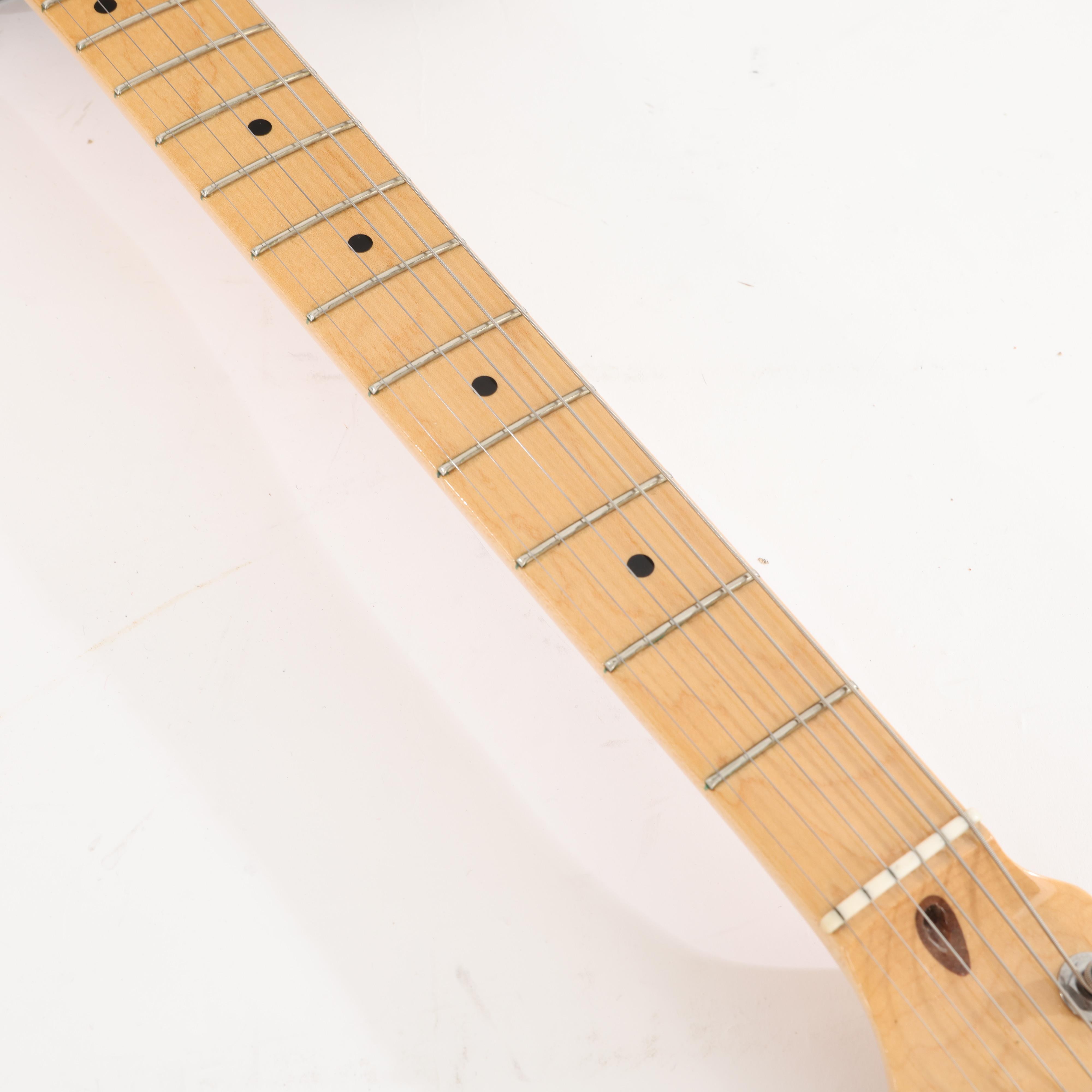 Second Hand Fender American Pro Stratocaster 2017 in sunburst 077 - SH-221-0077 (11).jpg