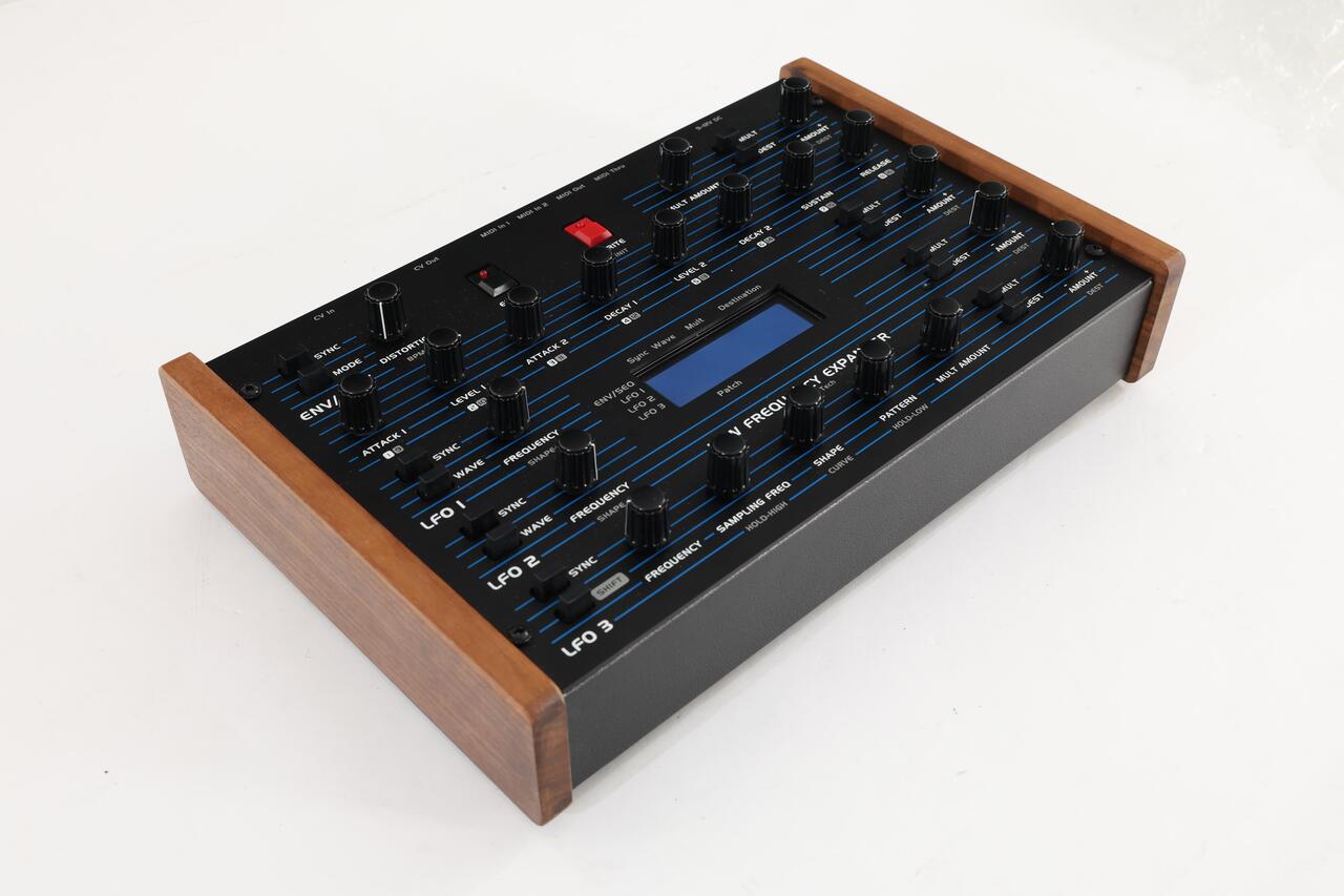 Second Hand Yorick Tech LFE Modulation Expander 322 - SH-141-6322 (4).jpg
