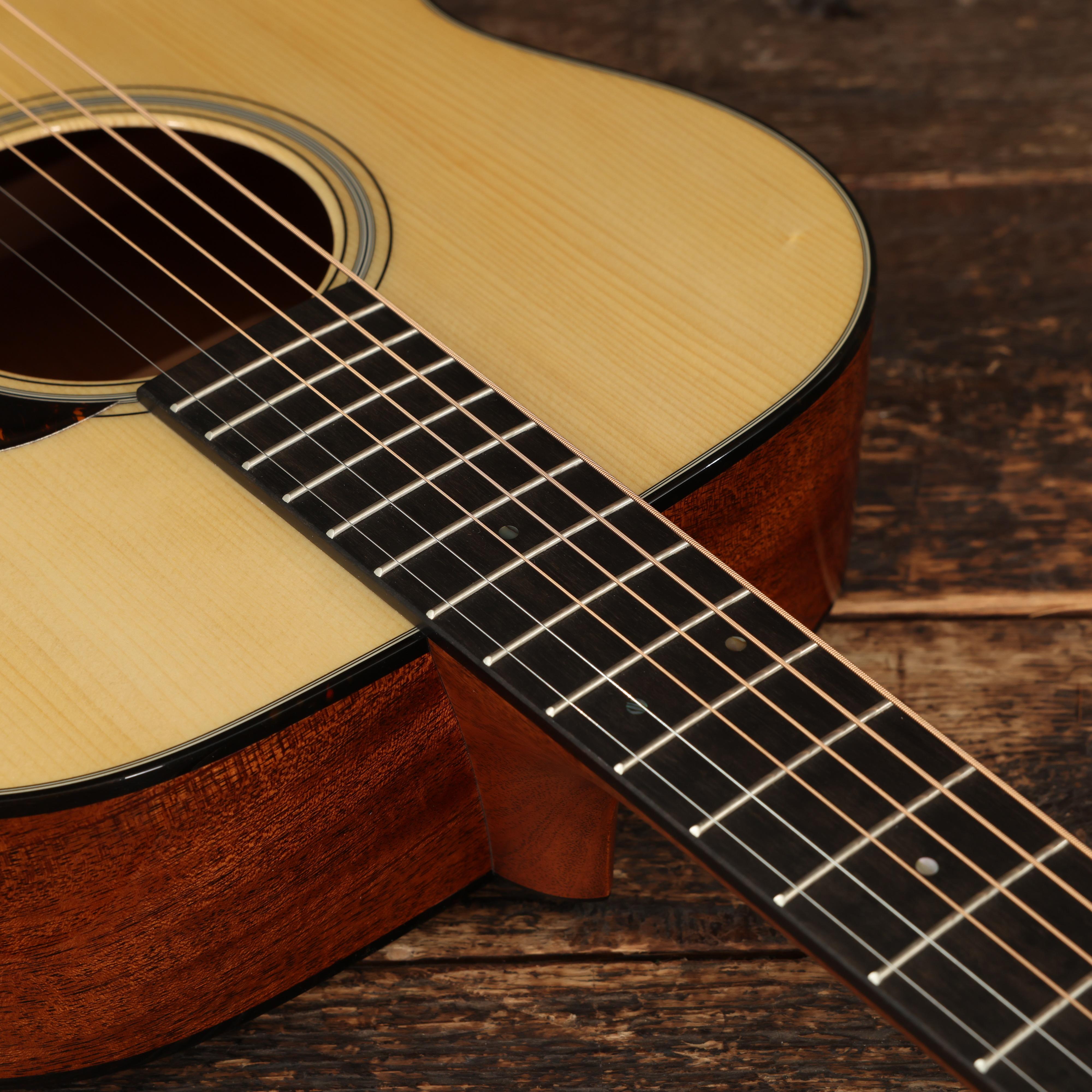 Martin Custom Shop 000-18 Acoustic Guitar - 3048883 (12).JPG