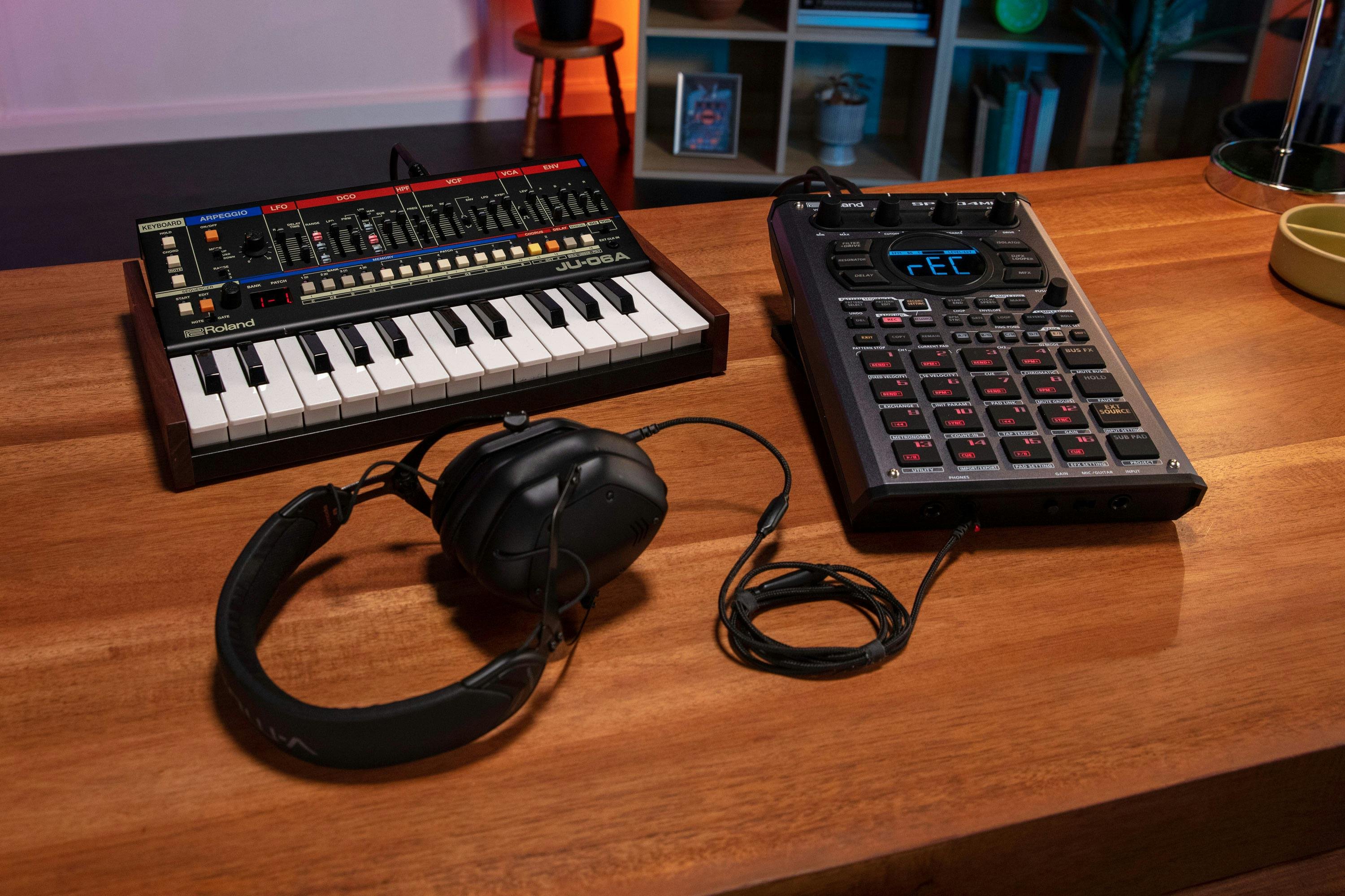 DJ機材 Roland SP-404 Mkii / Mk2 Roland SP-404MK2 – DJ TechTools