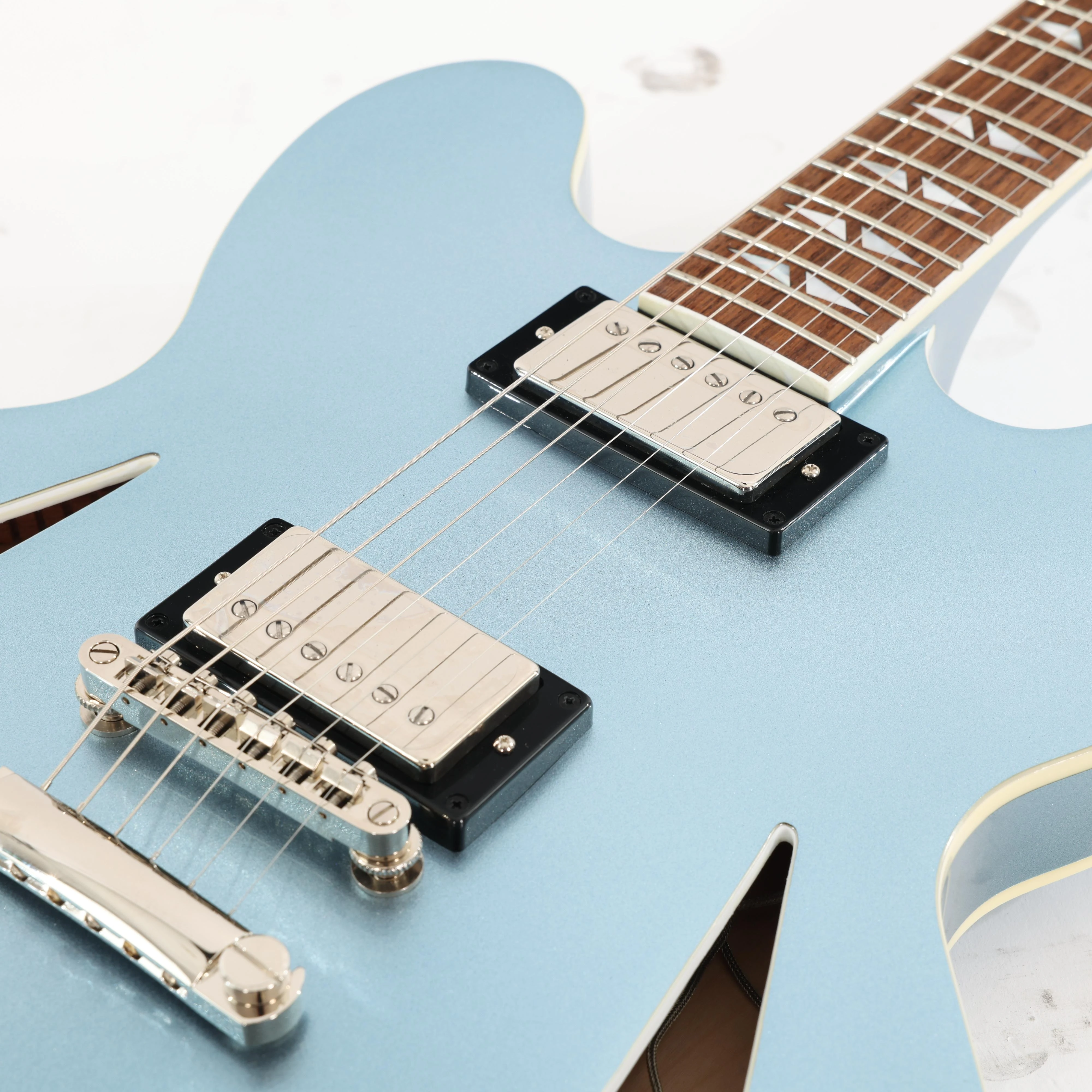 B Stock : Epiphone Artist Dave Grohl Signature DG-335 Semi-Hollow Electric Guitar in Pelham Blue - 013 - B-EIGCDG335-0013 (7).jpg