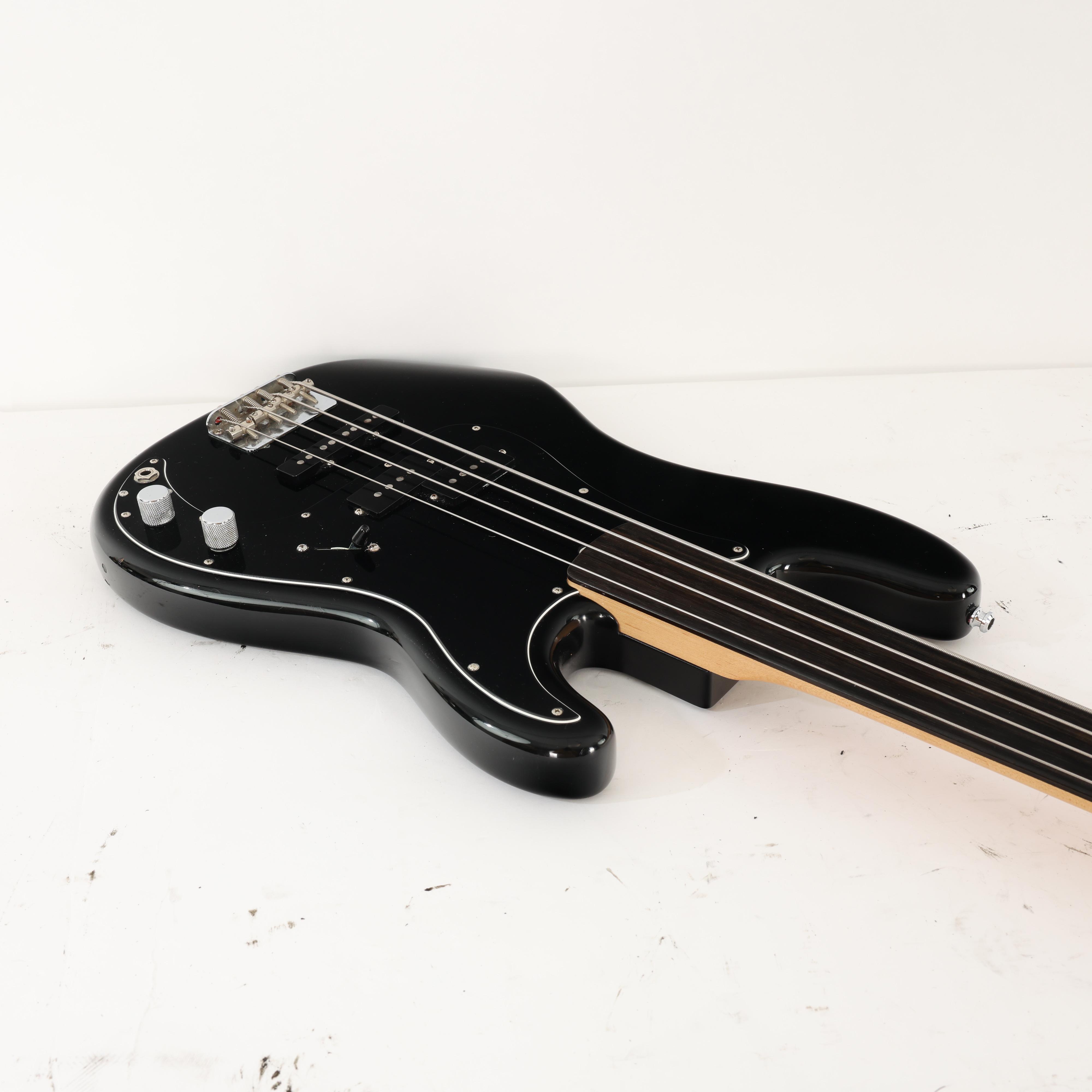 Second Hand Fender US Tony Franklin Fretless Precision 4 String Bass, Black 043 - SH-213-0043 (8).jpg