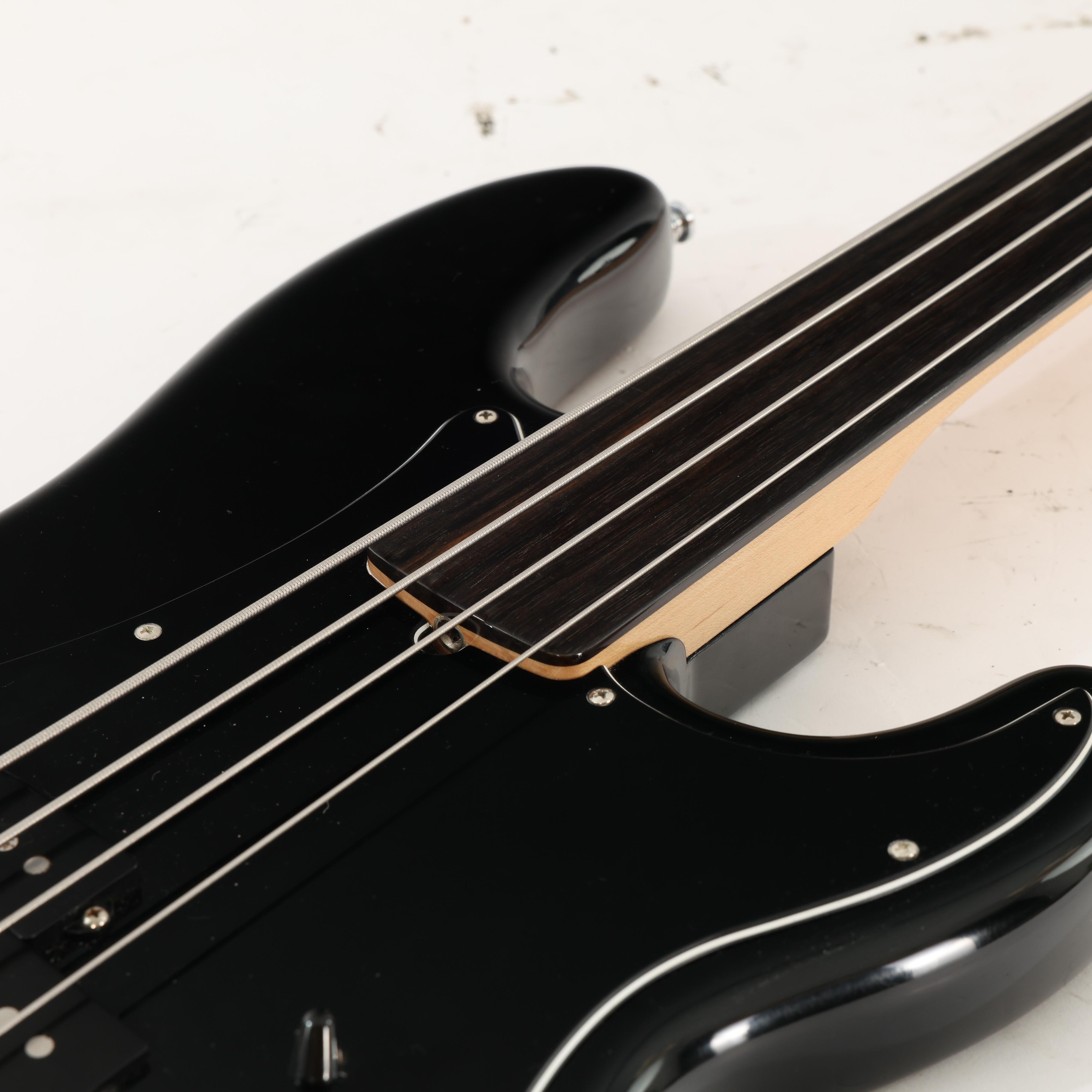 Second Hand Fender US Tony Franklin Fretless Precision 4 String Bass, Black 043 - SH-213-0043 (6).jpg
