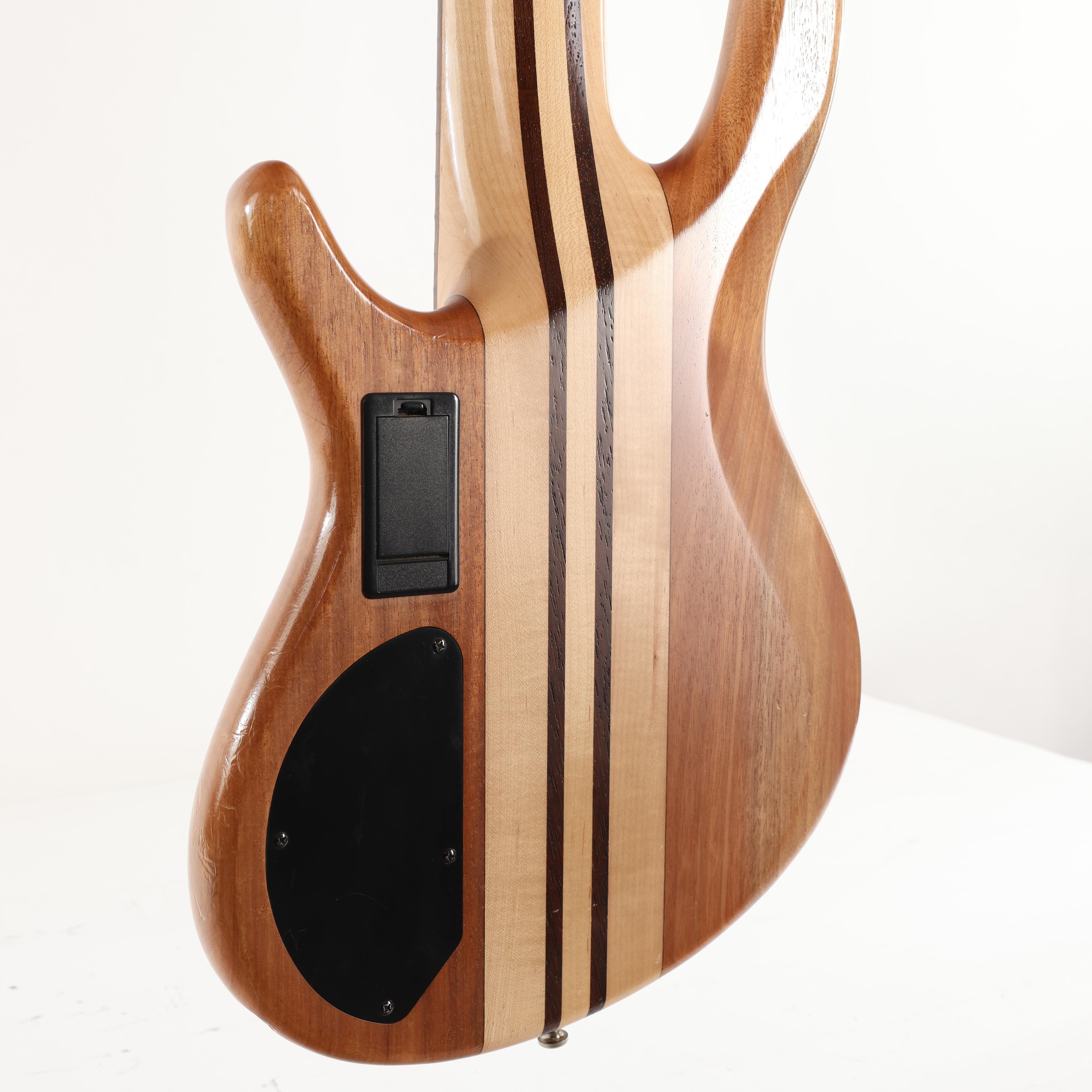 Second Hand Cort A6 - Six string bass guitar in Natural 631 - SH-141-3631 (5).jpg