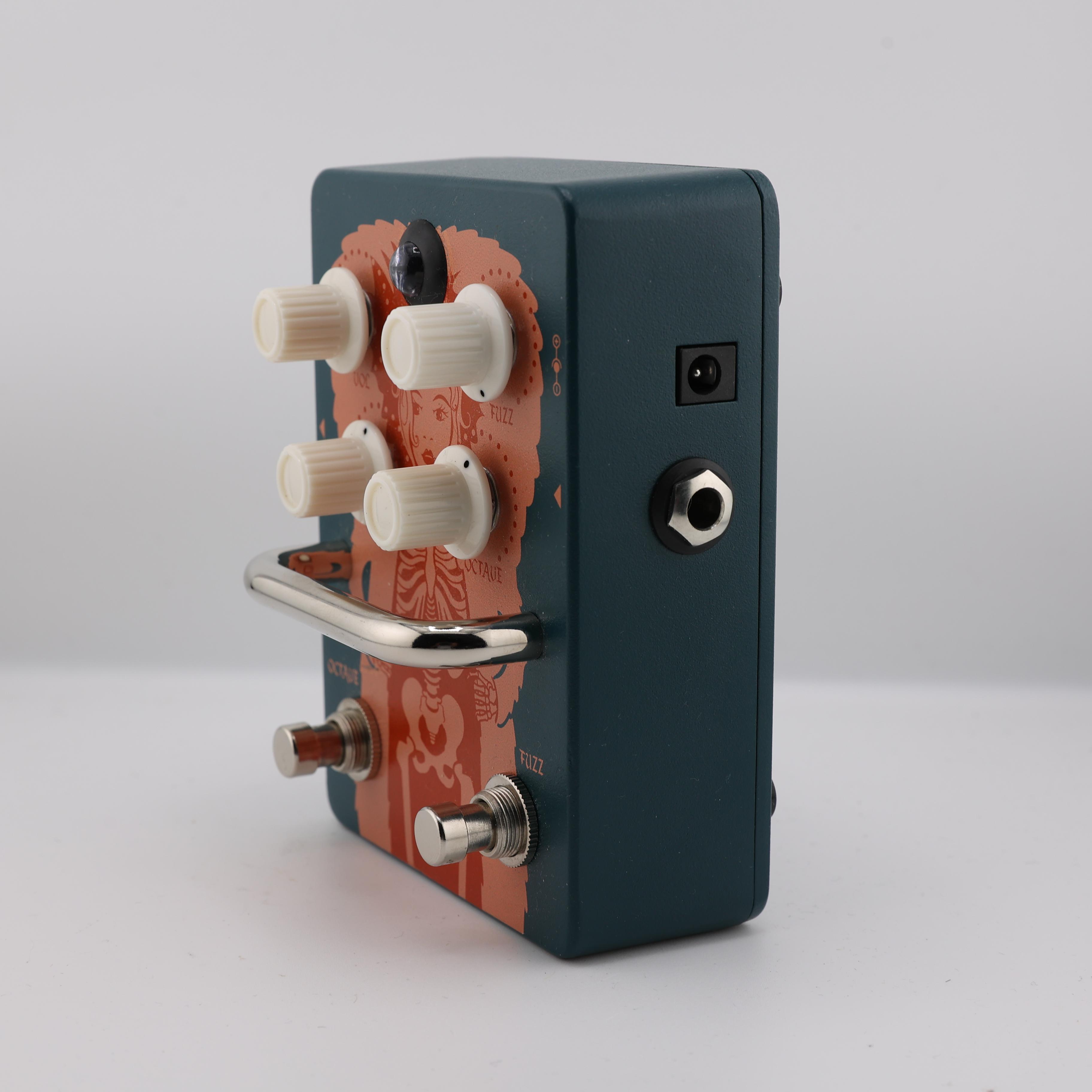Second Hand Orange Fur Coat Fuzz Pedal 561 - SH-114-2561 (4).jpg