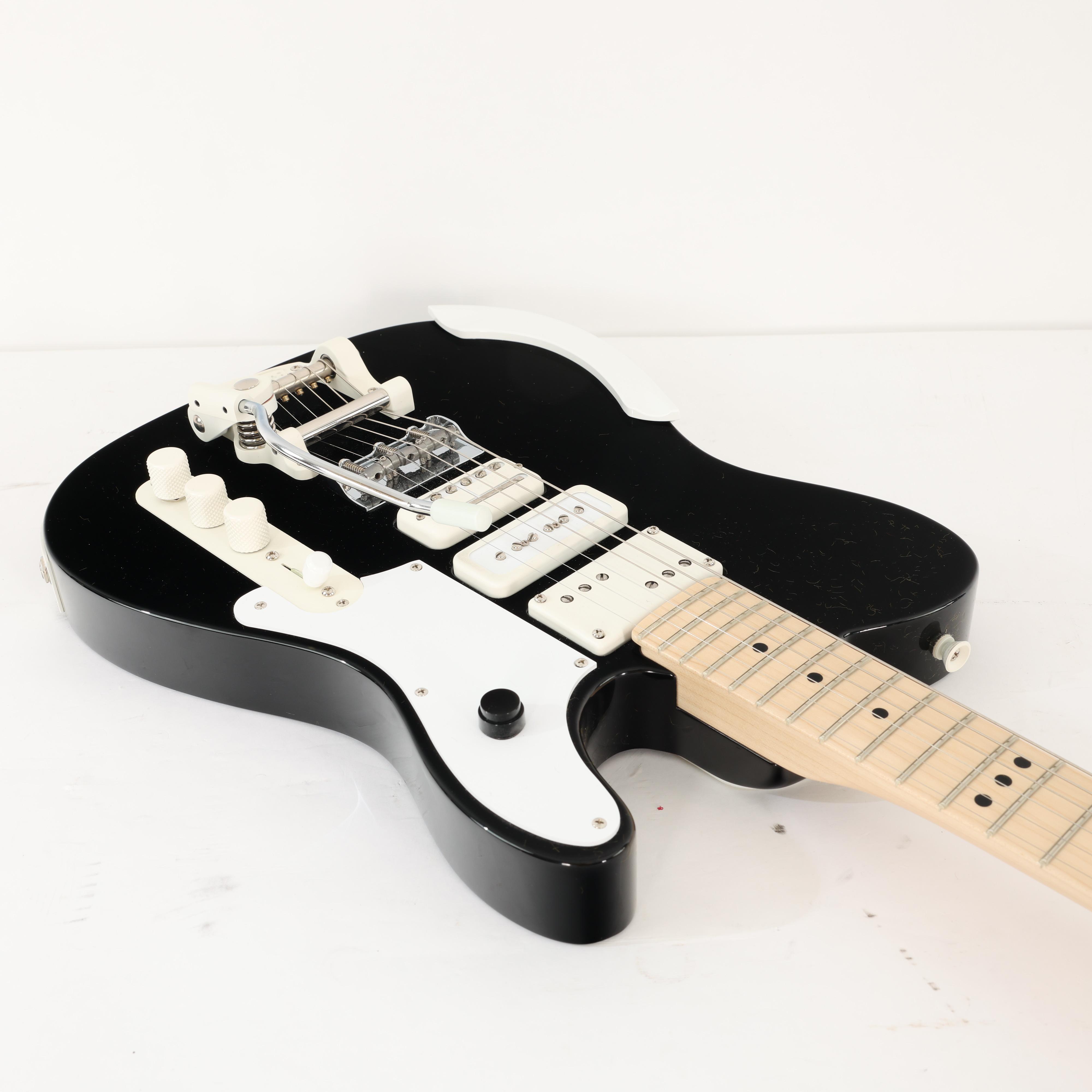 Second Hand Fender Triplecaster Jack White Signature 564 - SH-114-2564 (8).jpg