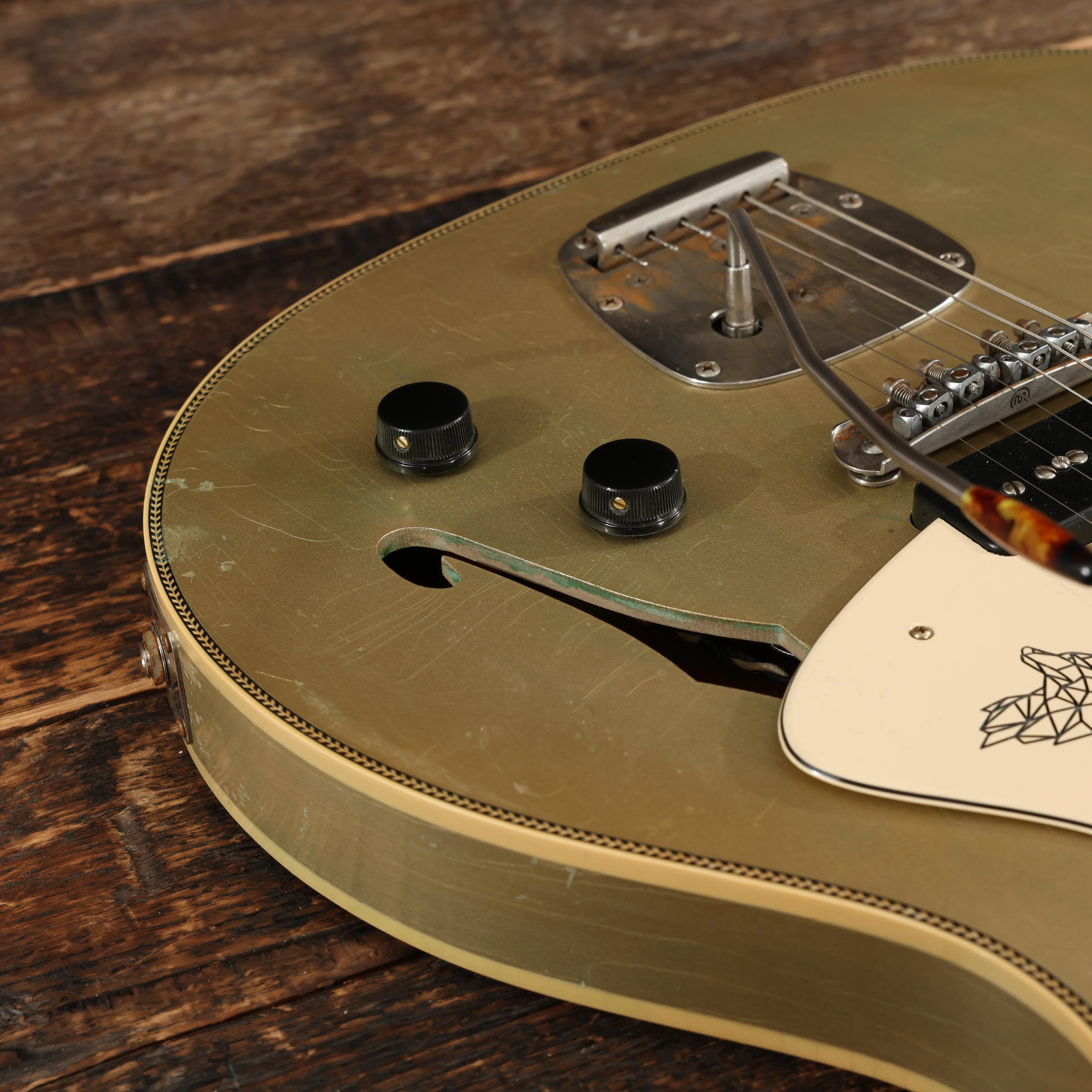 Castedosa 3511 Lobo Semi-Hollow Electric Guitar in Light Aged Shoreline Gold - CAST3511LOBOSHLG-547 (20).JPG