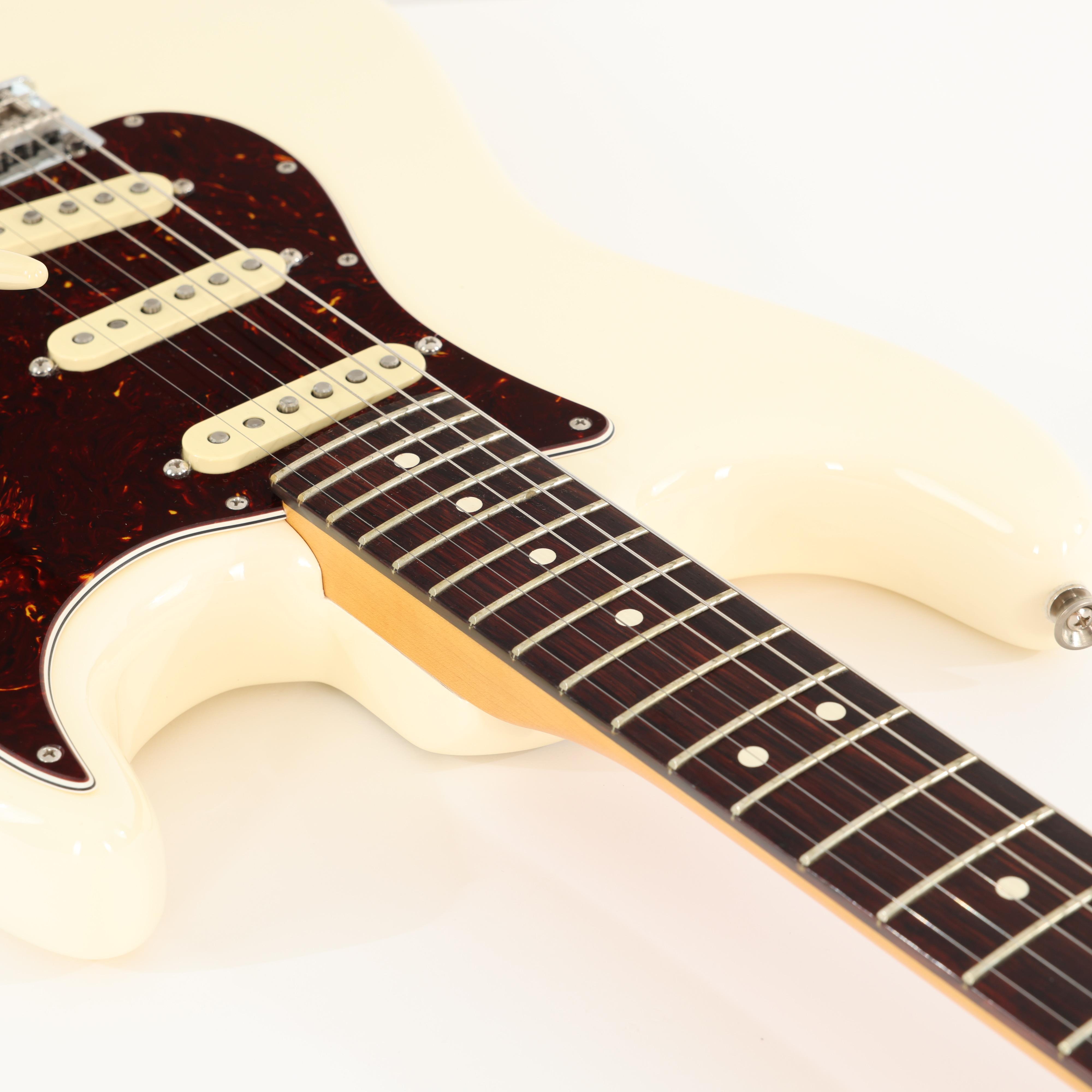 Second Hand Fender American Professional II Stratocaster in Olympic White 354 - SH-141-6354 (9).jpg