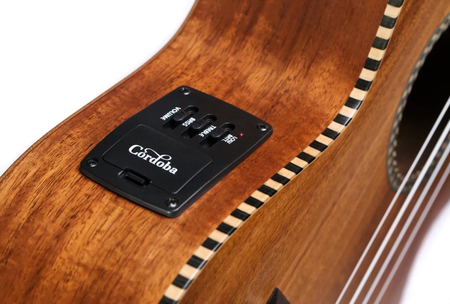 Cordoba 25T-CE Tenor Electro Ukulele - CUK25CEC 6.jpg