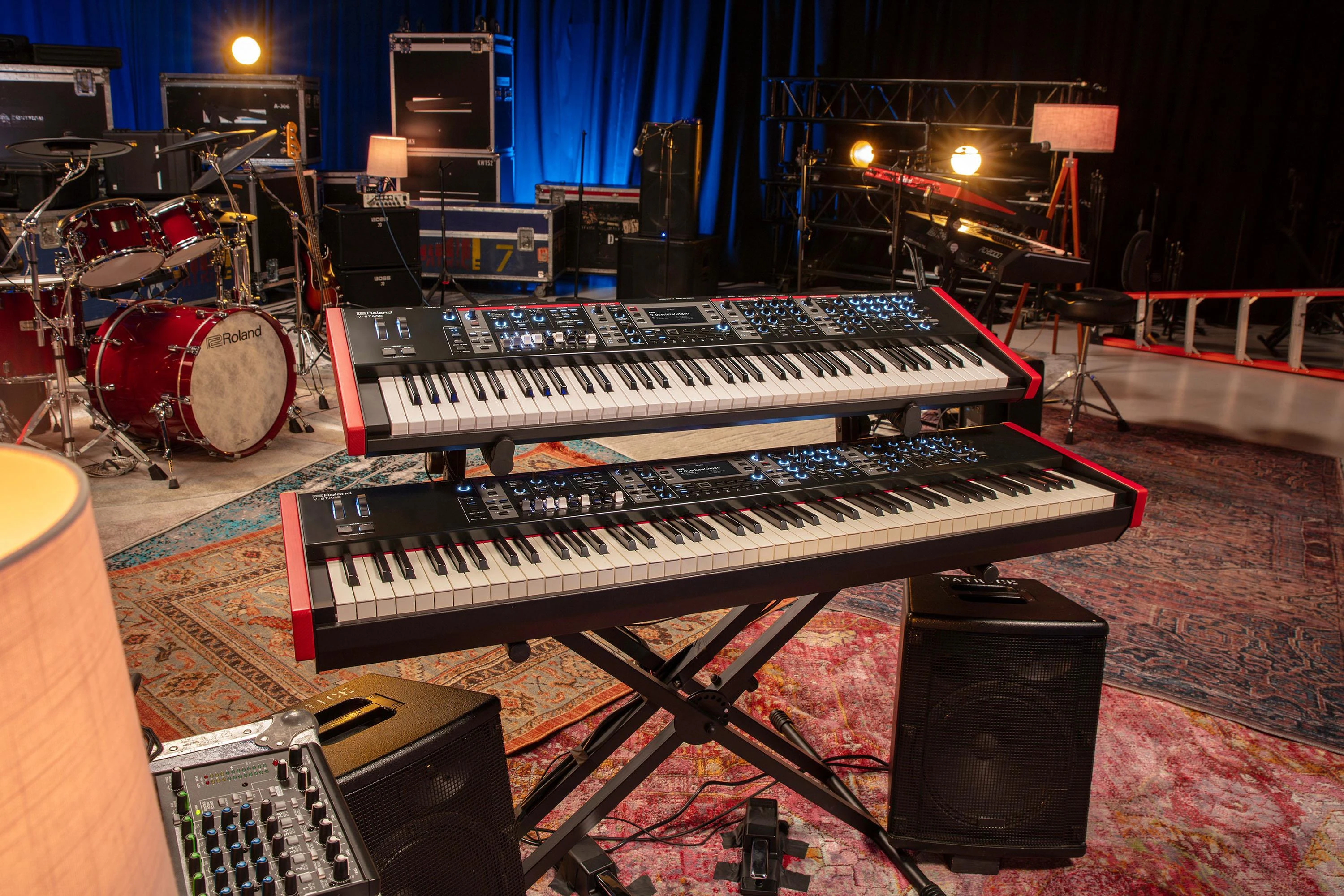 B Stock : Roland V-Stage 76 Performance Keyboard - 001 - V-Stage_Rock-Solid-Build.jpg