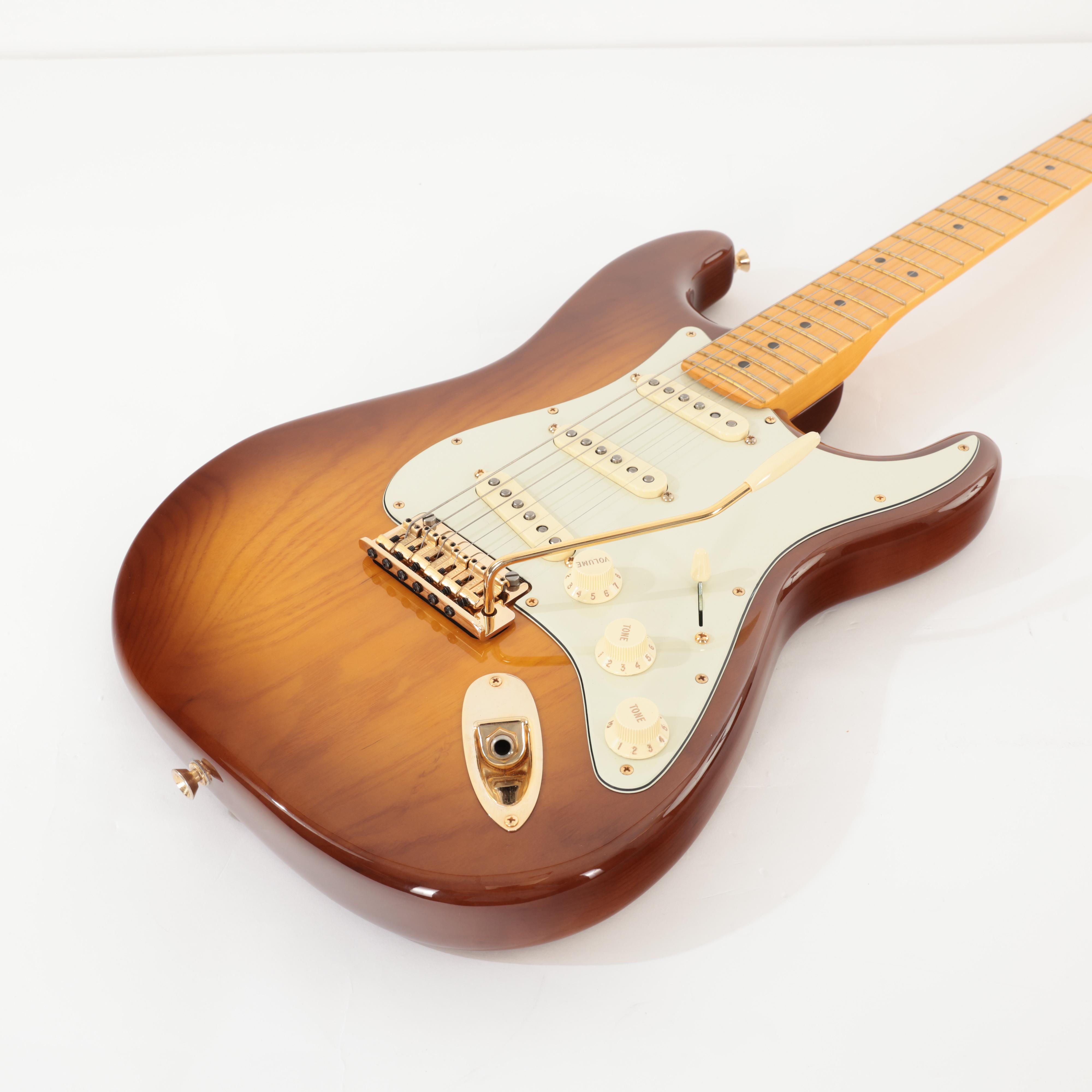 Second Hand Fender 75th Anniversary Stratocaster in 2-Color Bourbon Burst 381 - SH-122-1381 (5).jpg