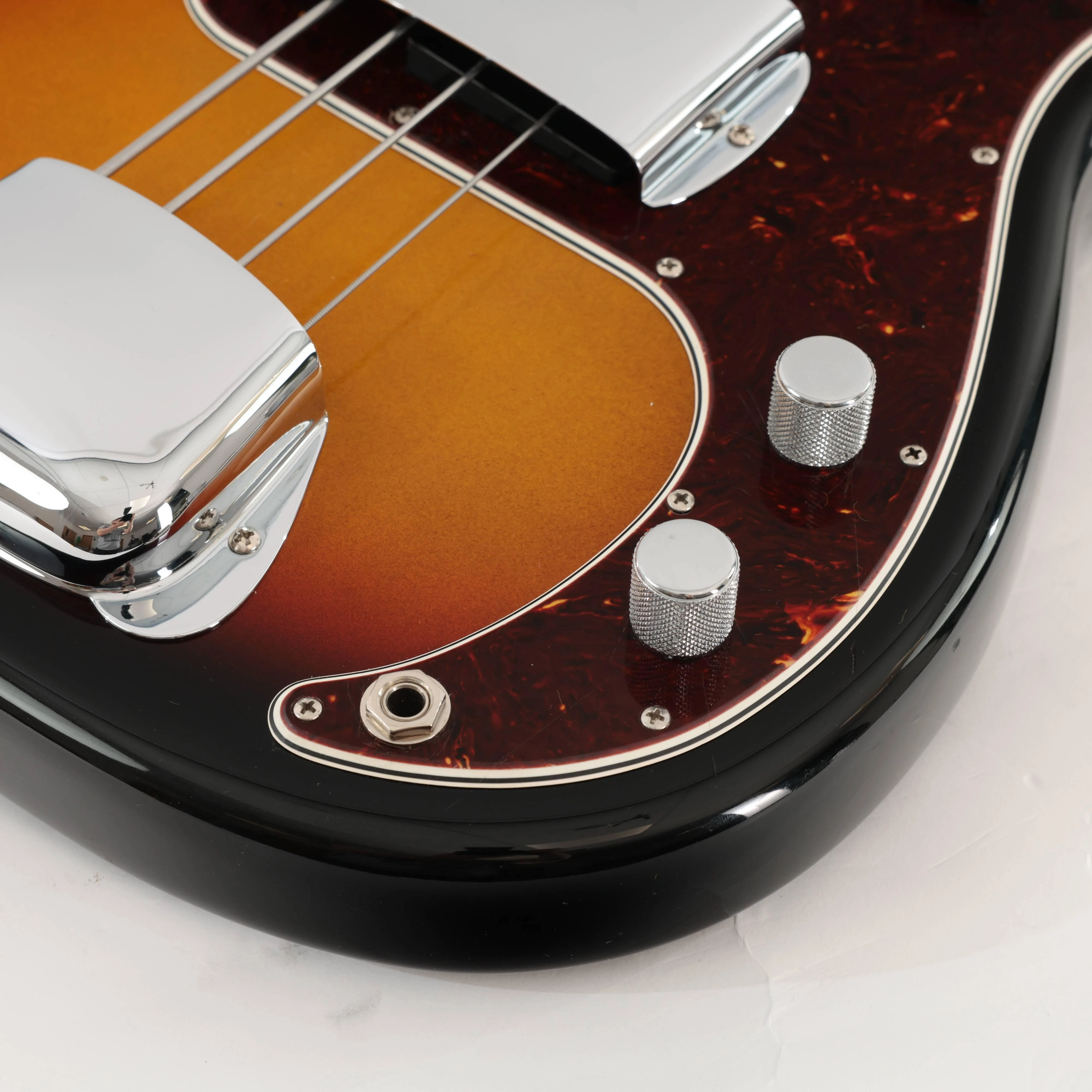 Second Hand 2025 Fender American Vintage II 1960 Presicion Bass 3-Tone Sunburst 029 - SH-168-0029 (7).jpg