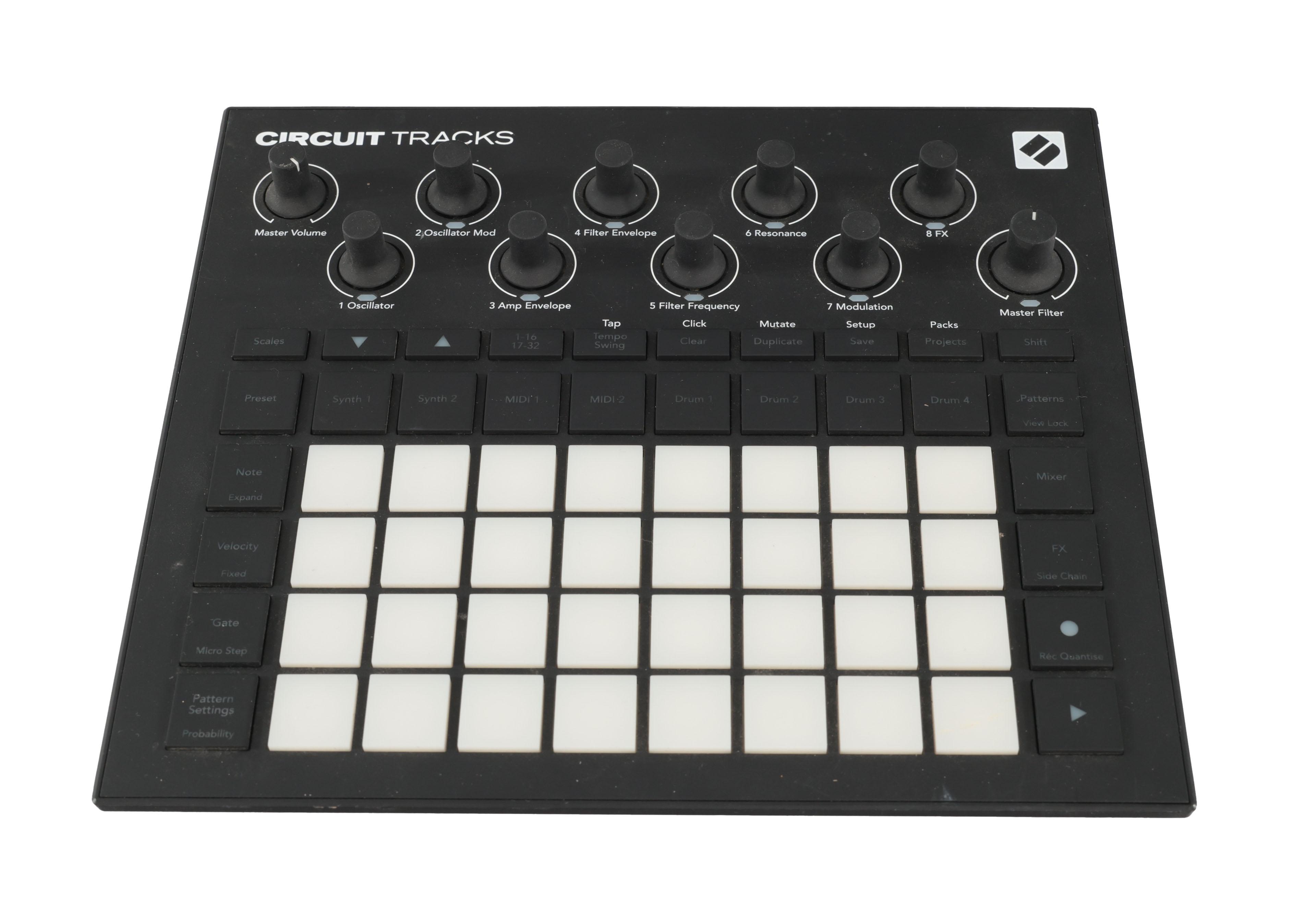 Second Hand Novation Circuit Tracks 820 - SH-204-1820 (2).jpg
