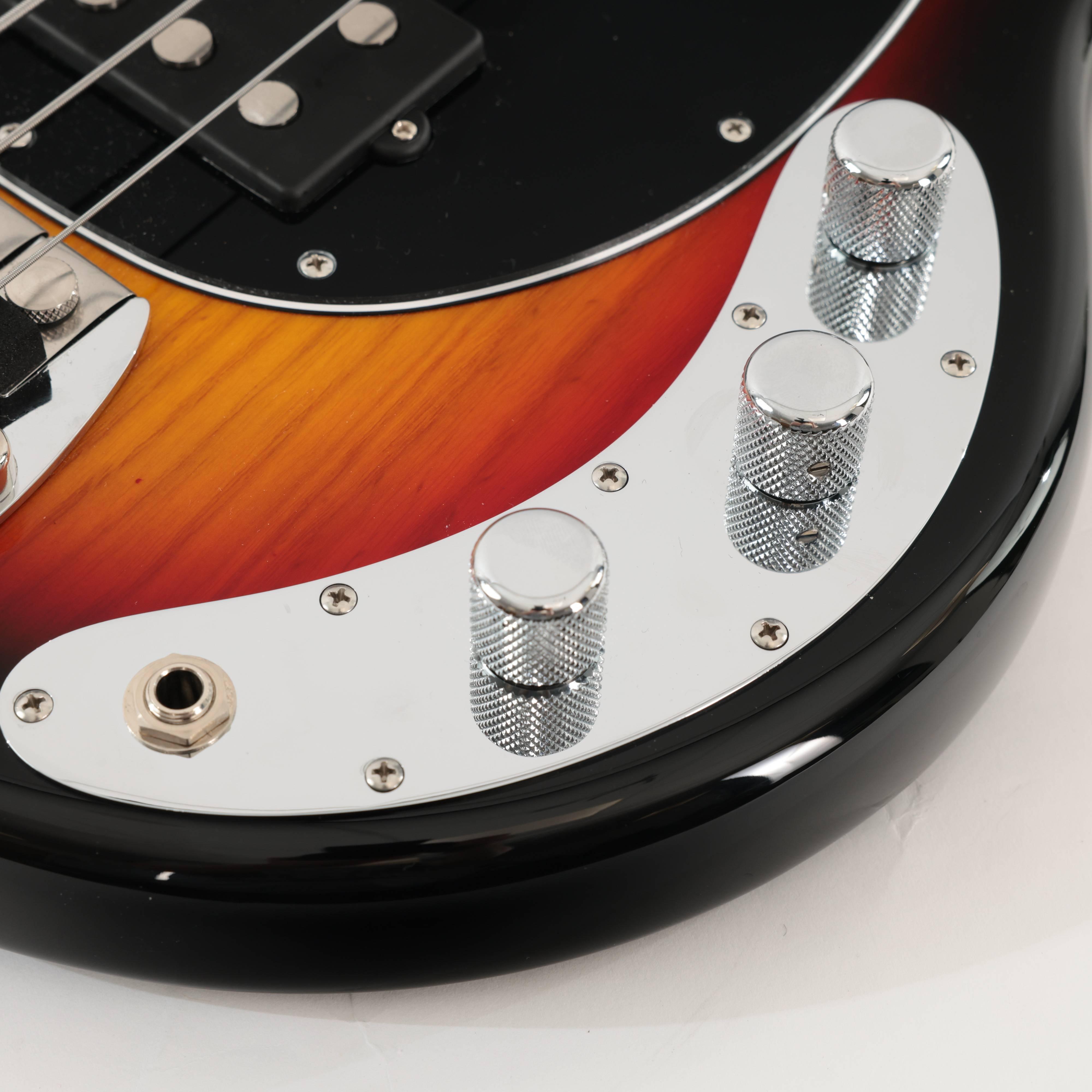 Second Hand Ernie Ball Music Retro 70s StingRay Vintage Sunburst 032 - SH-168-0032 (9).jpg