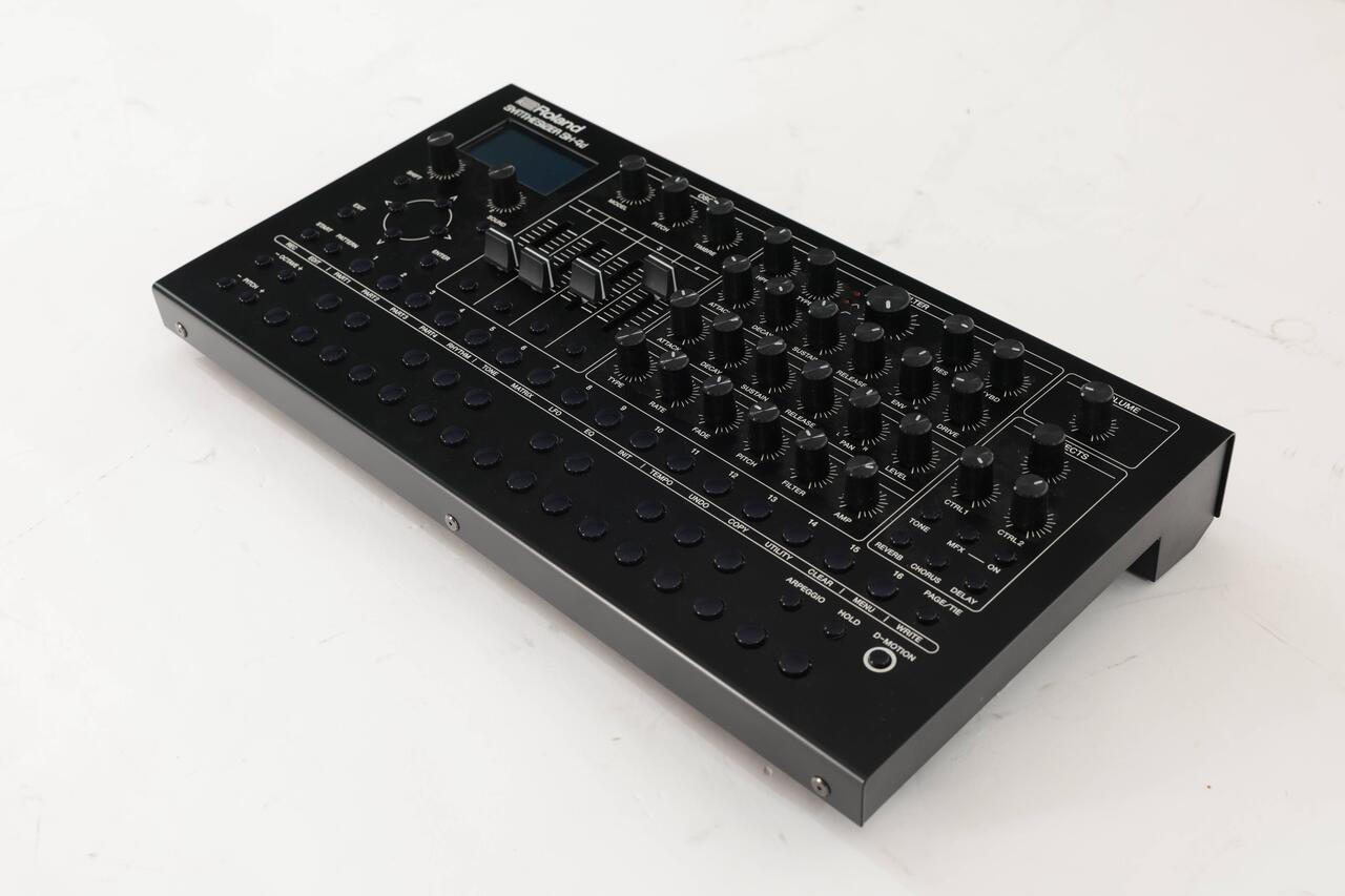 Second Hand Roland SH-4d Synthesiser 828 - SH-204-1828 (4).jpg