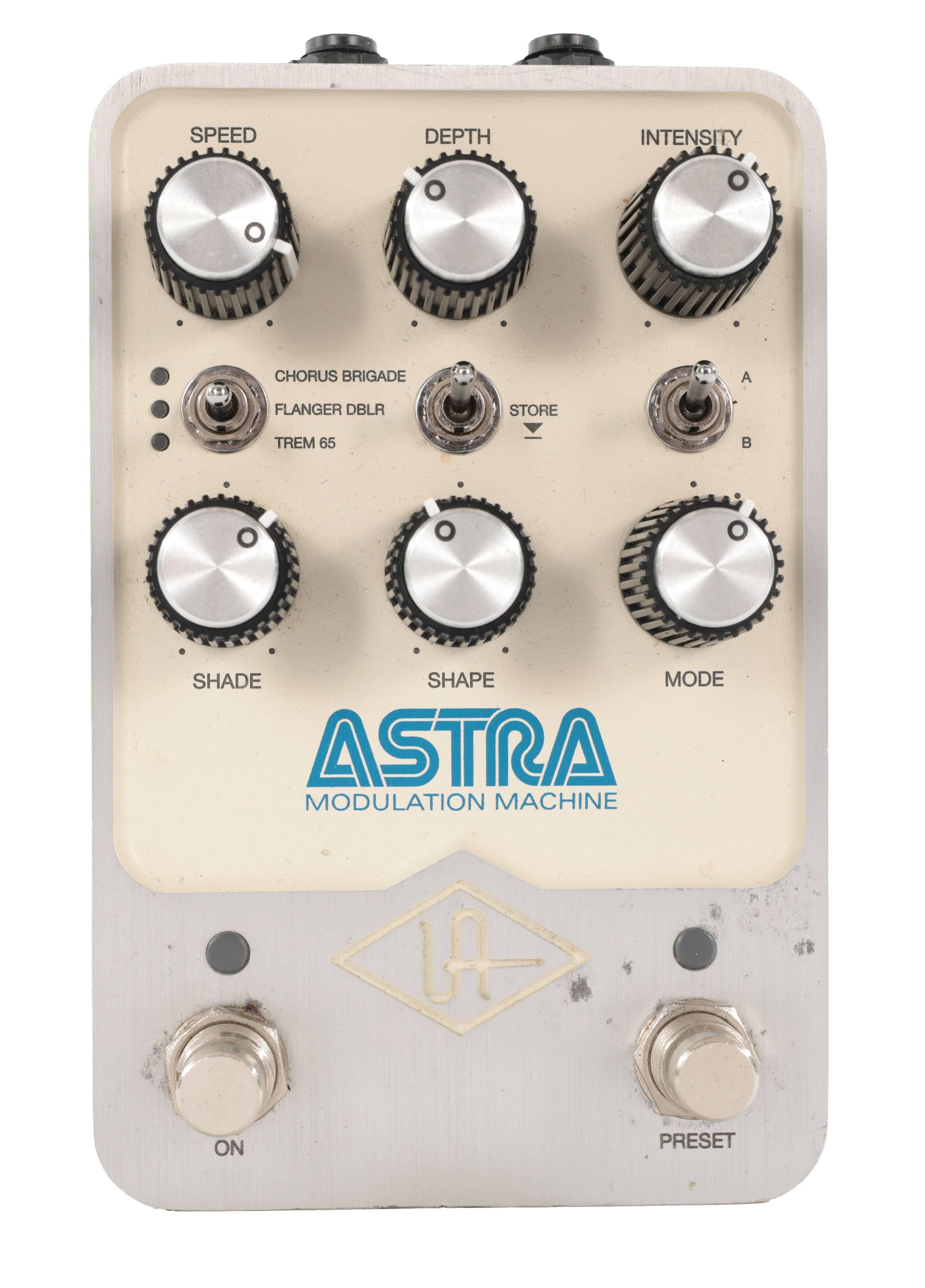 Second Hand Universal Audio UAFX Astra Modulation Machine Pedal 848 - SH-204-1848 (2).jpg