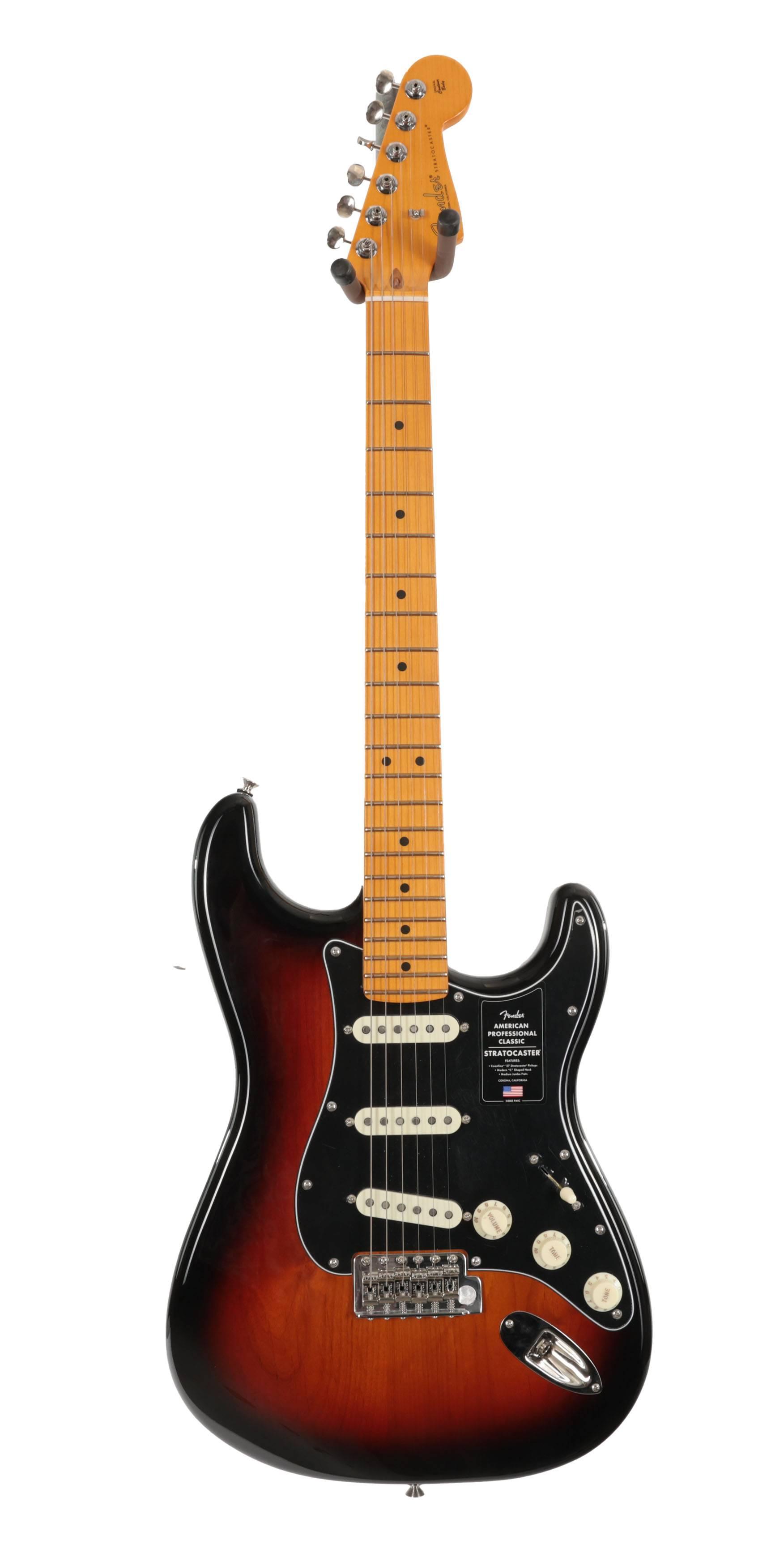 B Stock : Fender American Professional Classic Stratocaster in 3-Colour Sunburst - 001 - B-011494230-0001 (3).jpg