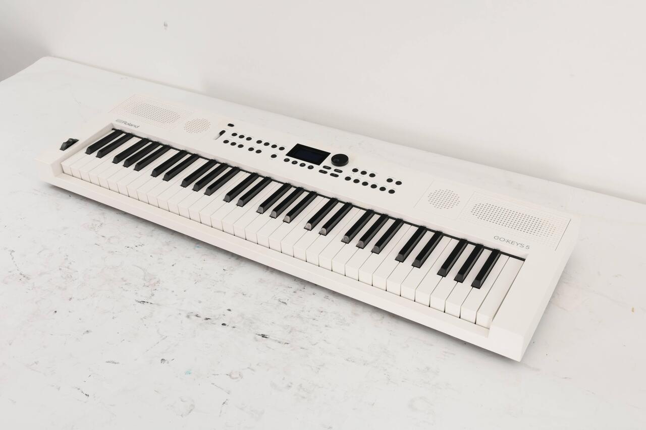 Second Hand Roland Go Keys 5 - 61 Key Keyboard In White 061 - SH-130-1061 (3).jpg