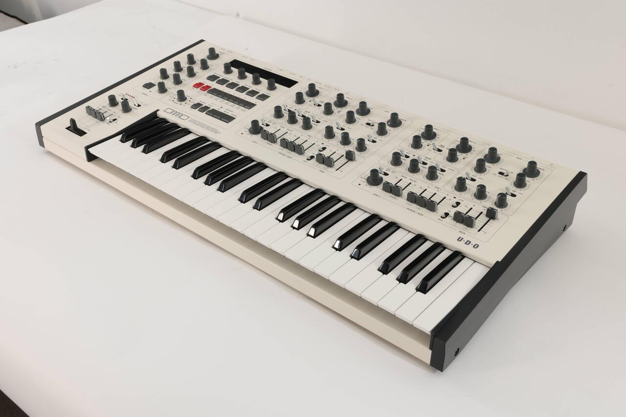 Second Hand UDO DMNO 8-Voice Hybrid Synthesizer In White 059 - SH-130-1059 (4).jpg