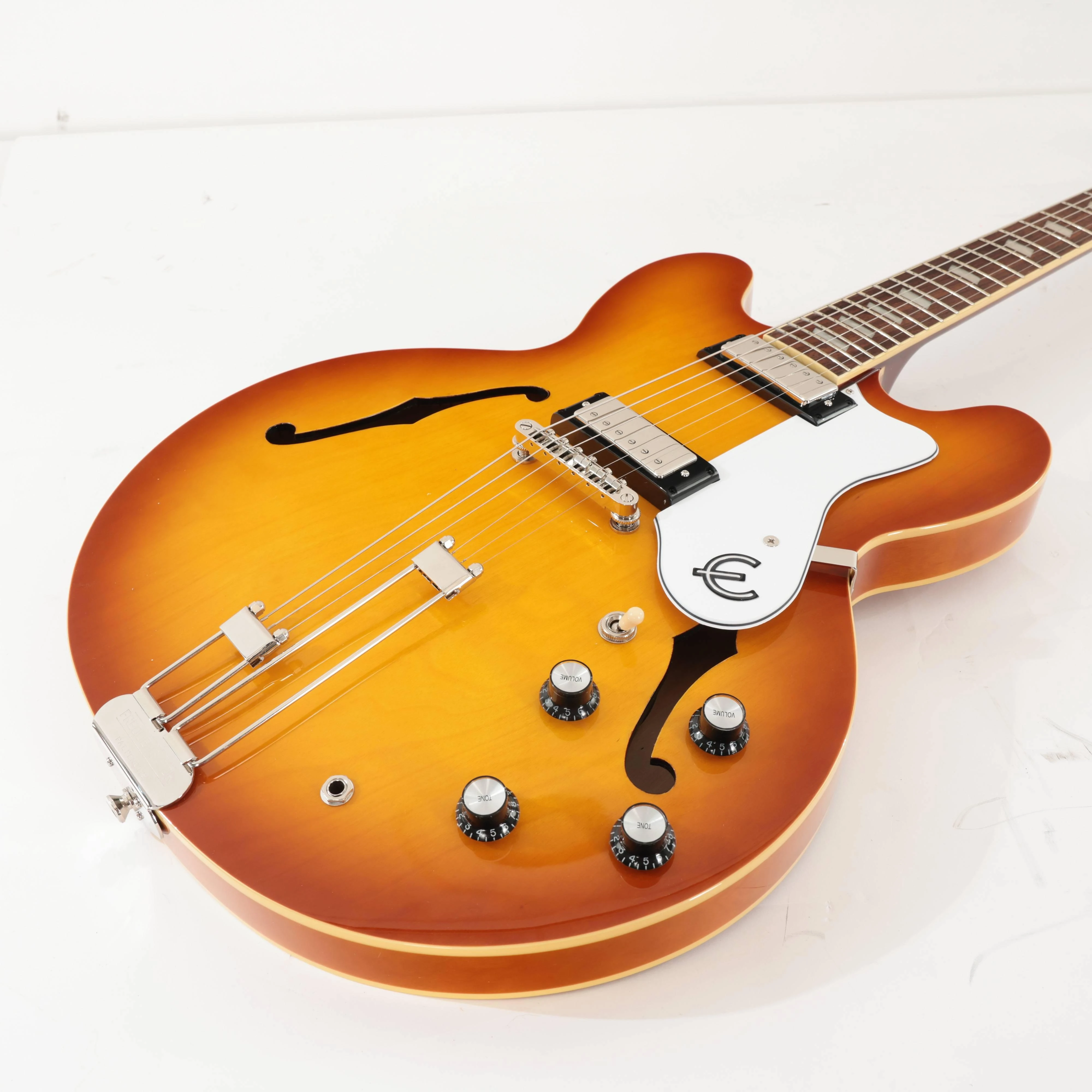 B Stock : Epiphone Original Riviera Semi-Hollow Electric Guitar in Royal Tan - 001 - B-EORRTNH1-0001 (5).jpg