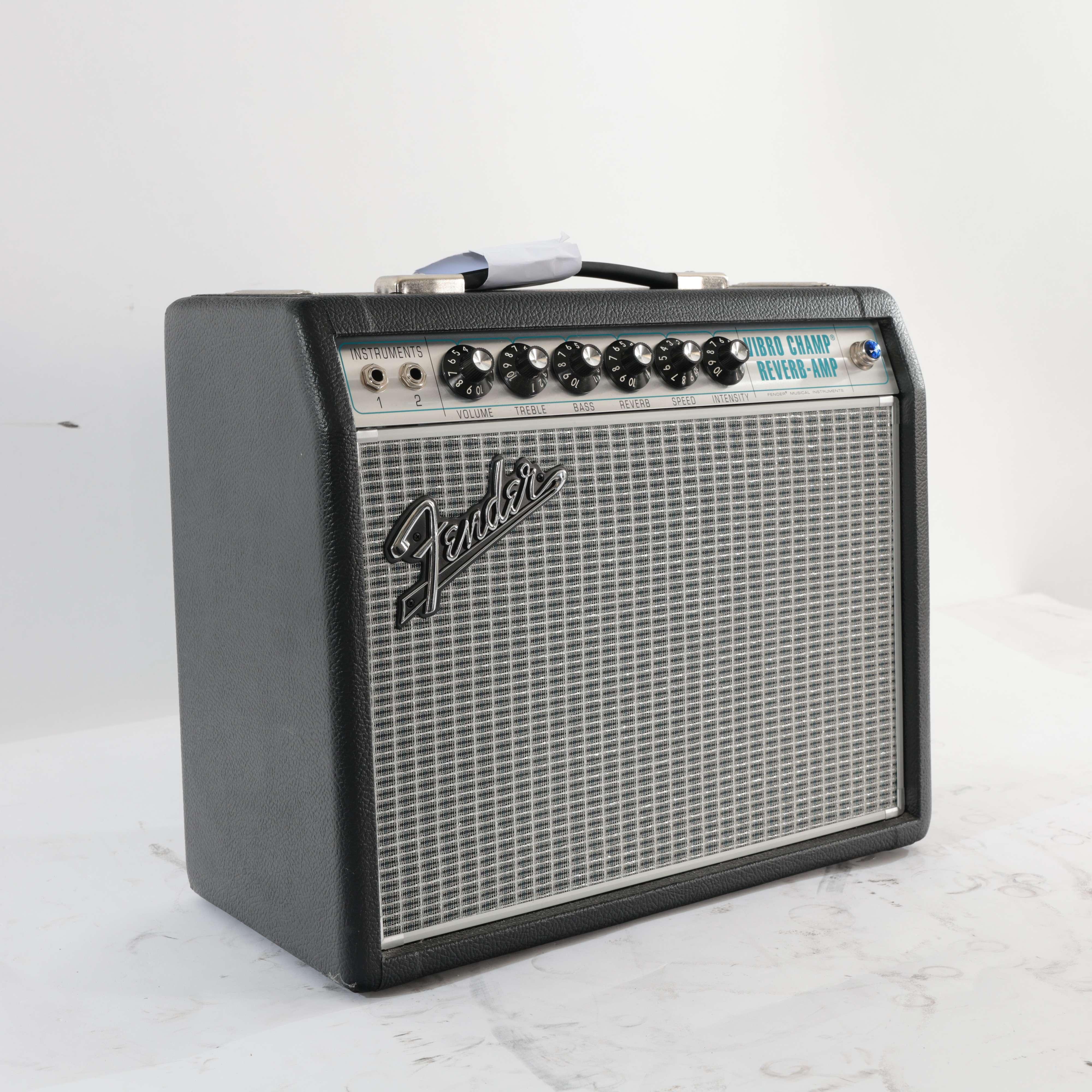 Second Hand Fender 68 Custom Vibro Champ Reverb Combo Amp 160 - SH-221-0160 (3).jpg