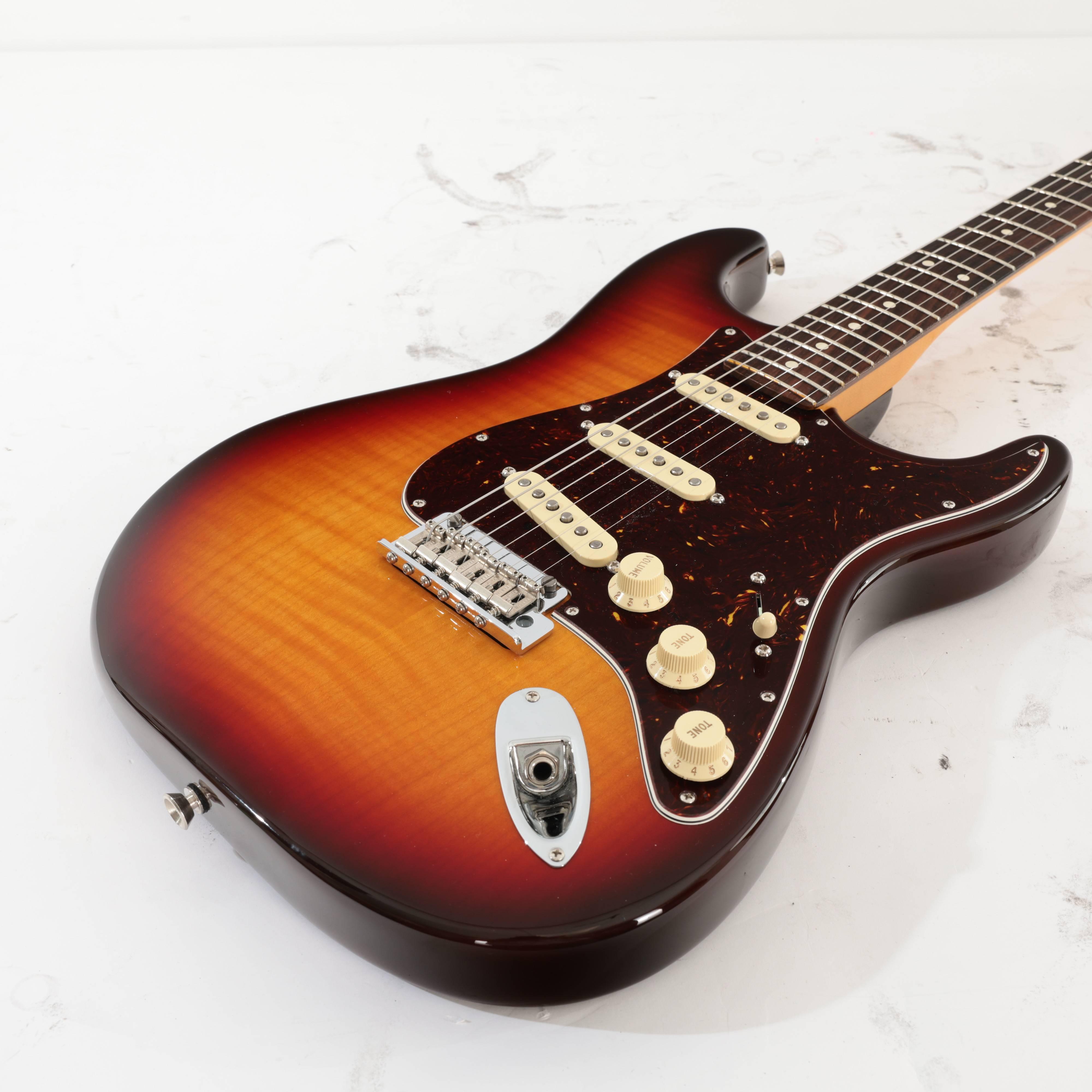 Second Hand Fender Pro II Strat 70th Anniversary Burst 644 - SH-114-2644 (5).jpg