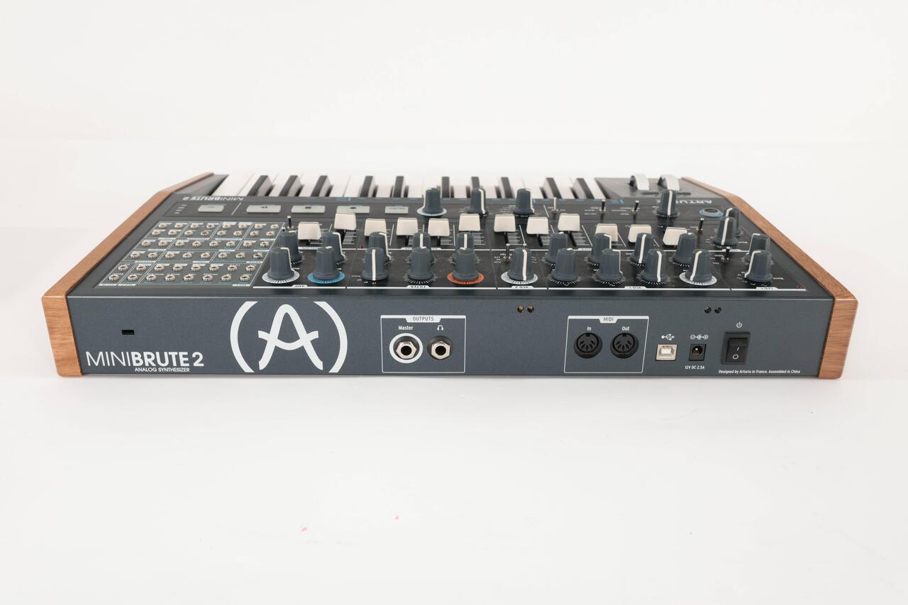 Second Hand Arturia Minibrute 2 Analogue Synthesiser 057 - SH-130-1057 (5).jpg