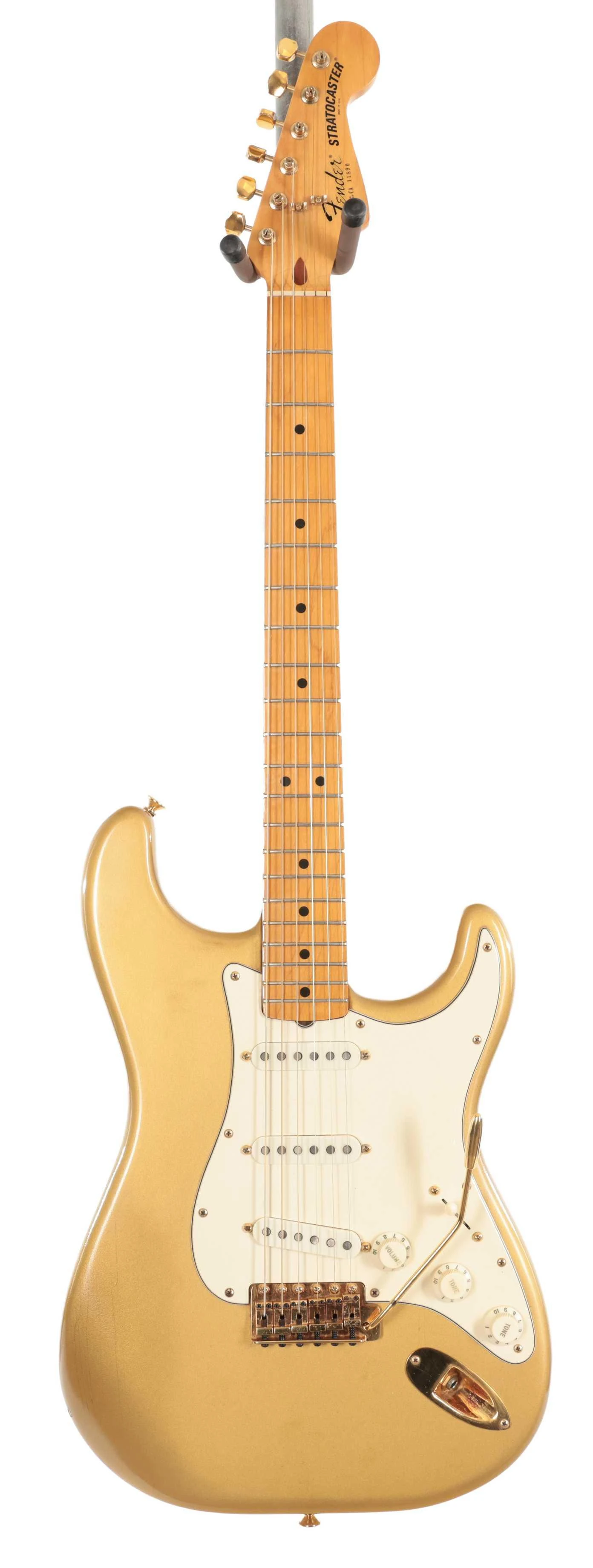 Second Hand Fender 1983 Gold On Gold Strat #864 - SOR01864 (3).jpg