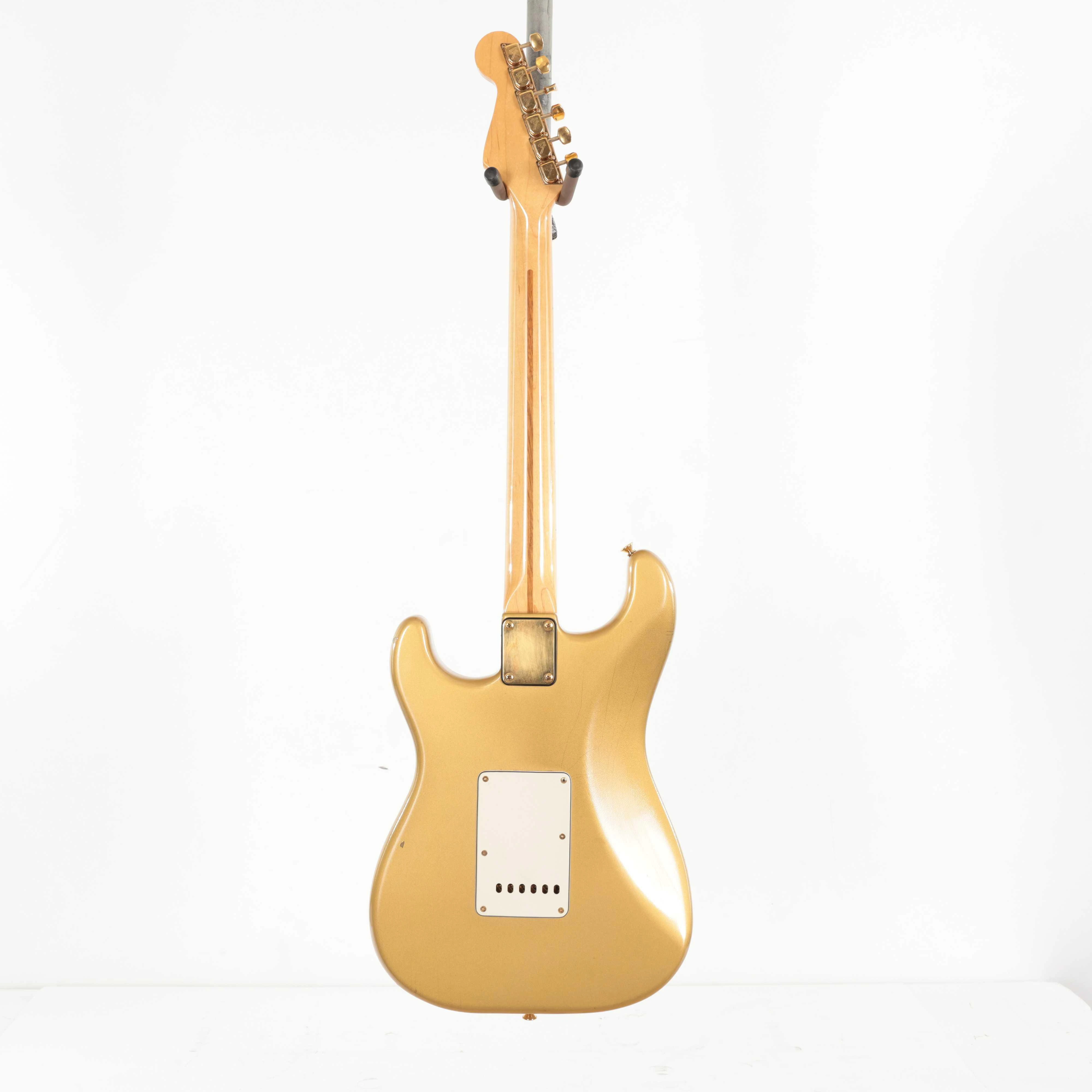 Second Hand Fender 1983 Gold On Gold Strat #864 - SOR01864 (4).jpg