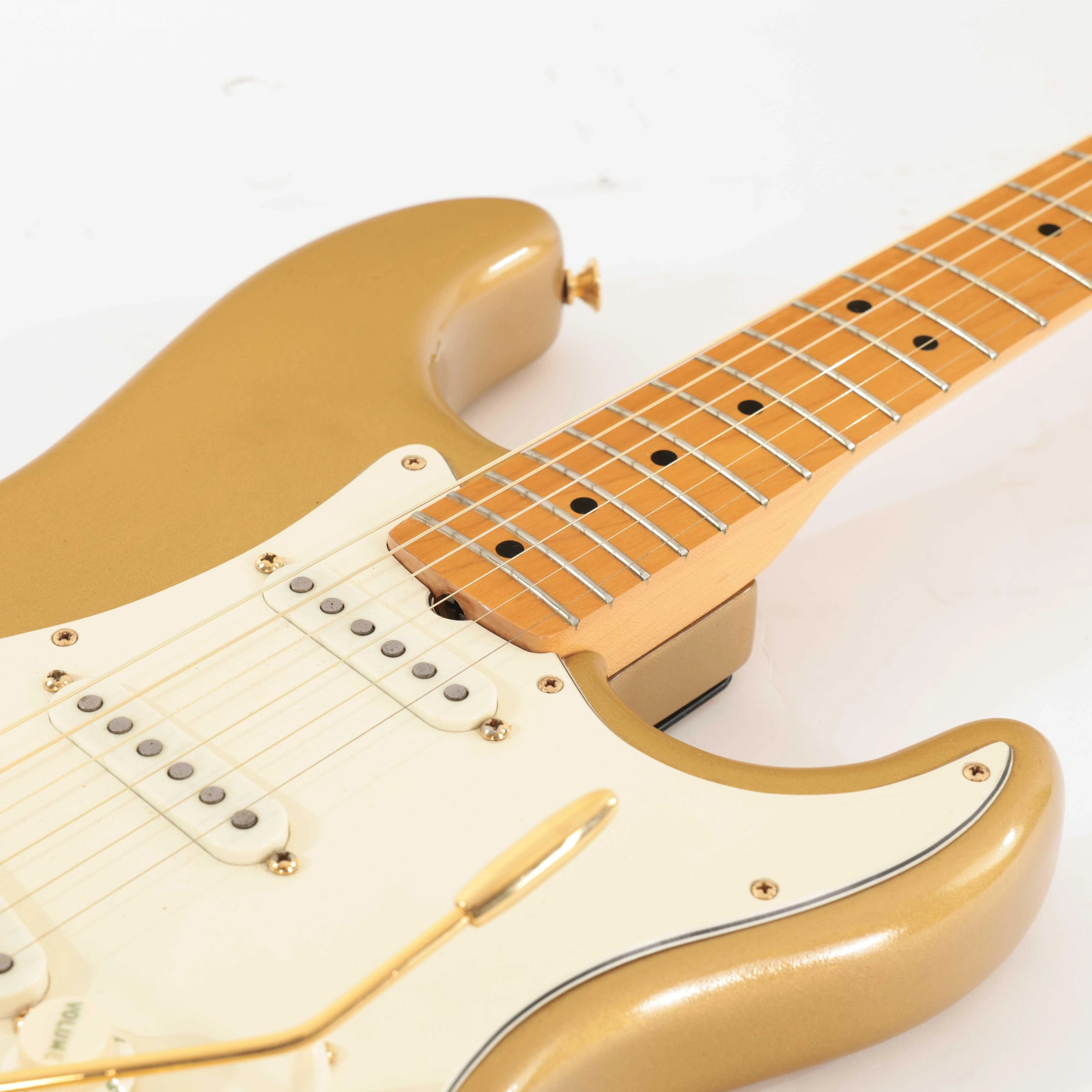 Second Hand Fender 1983 Gold On Gold Strat #864 - SOR01864 (6).jpg
