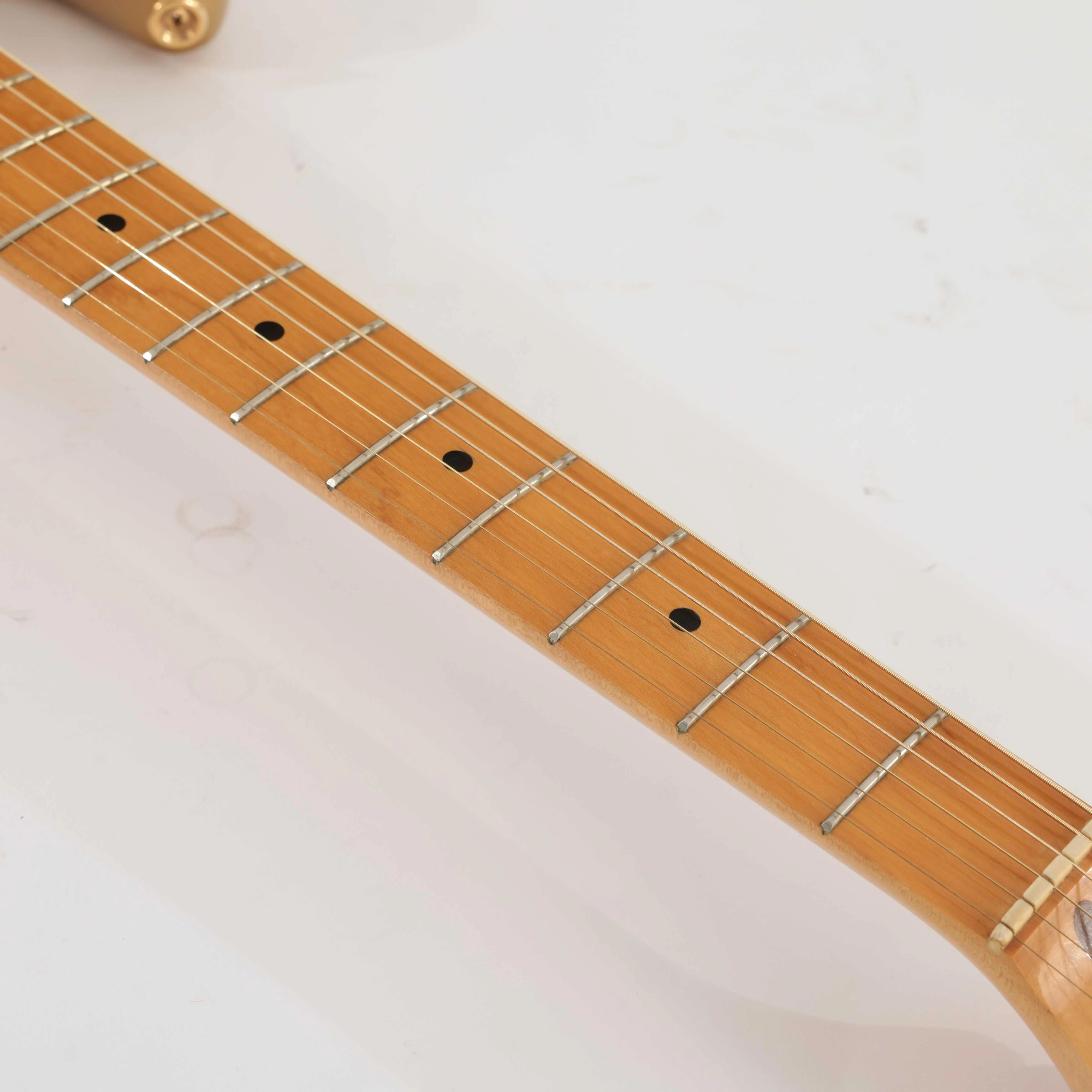 Second Hand Fender 1983 Gold On Gold Strat #864 - SOR01864 (10).jpg