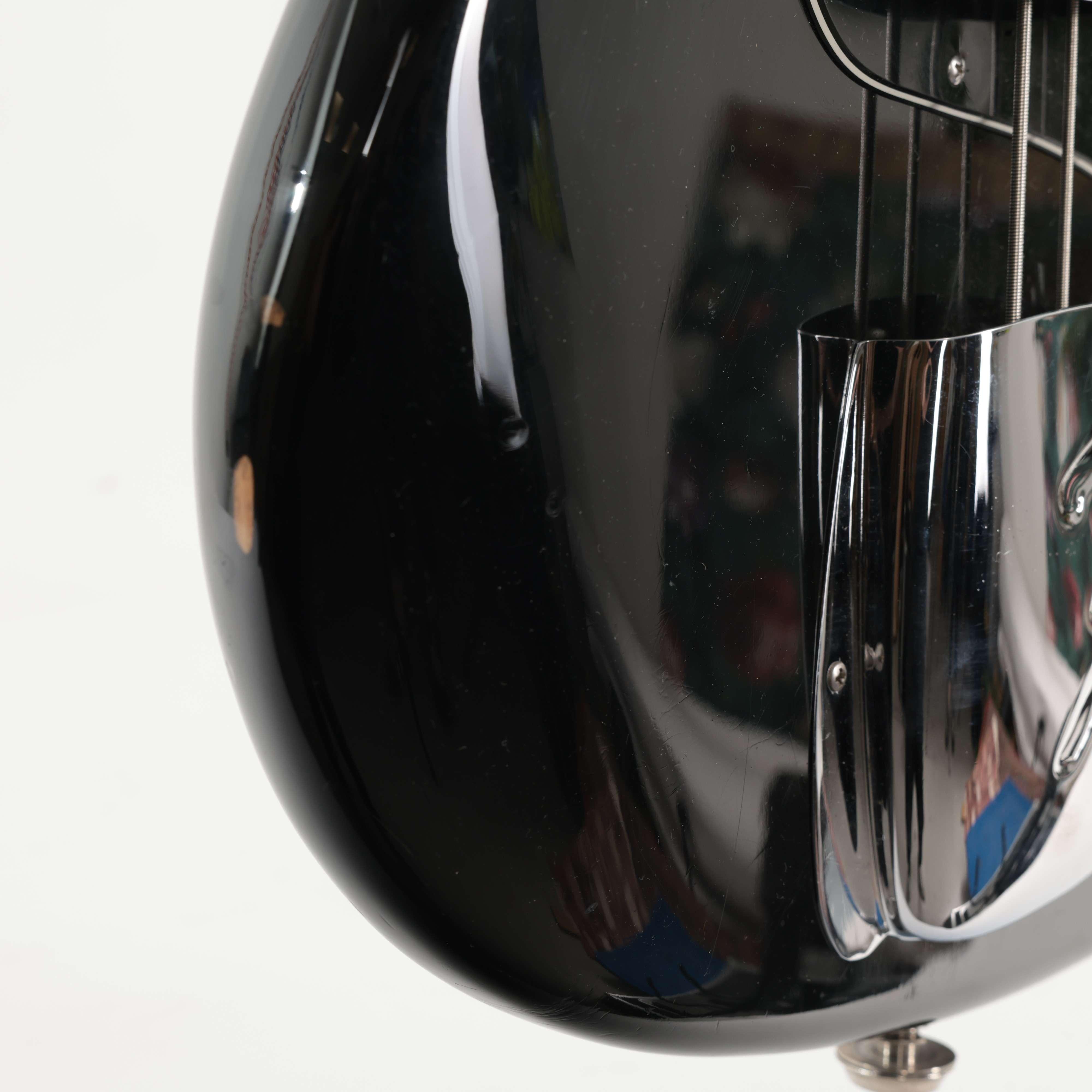Second Hand 1976 Fender Jazz Bass Guitar Maple Neck In Black With Non-Original Hardcase 652 - SH-241-6652 (11).jpg