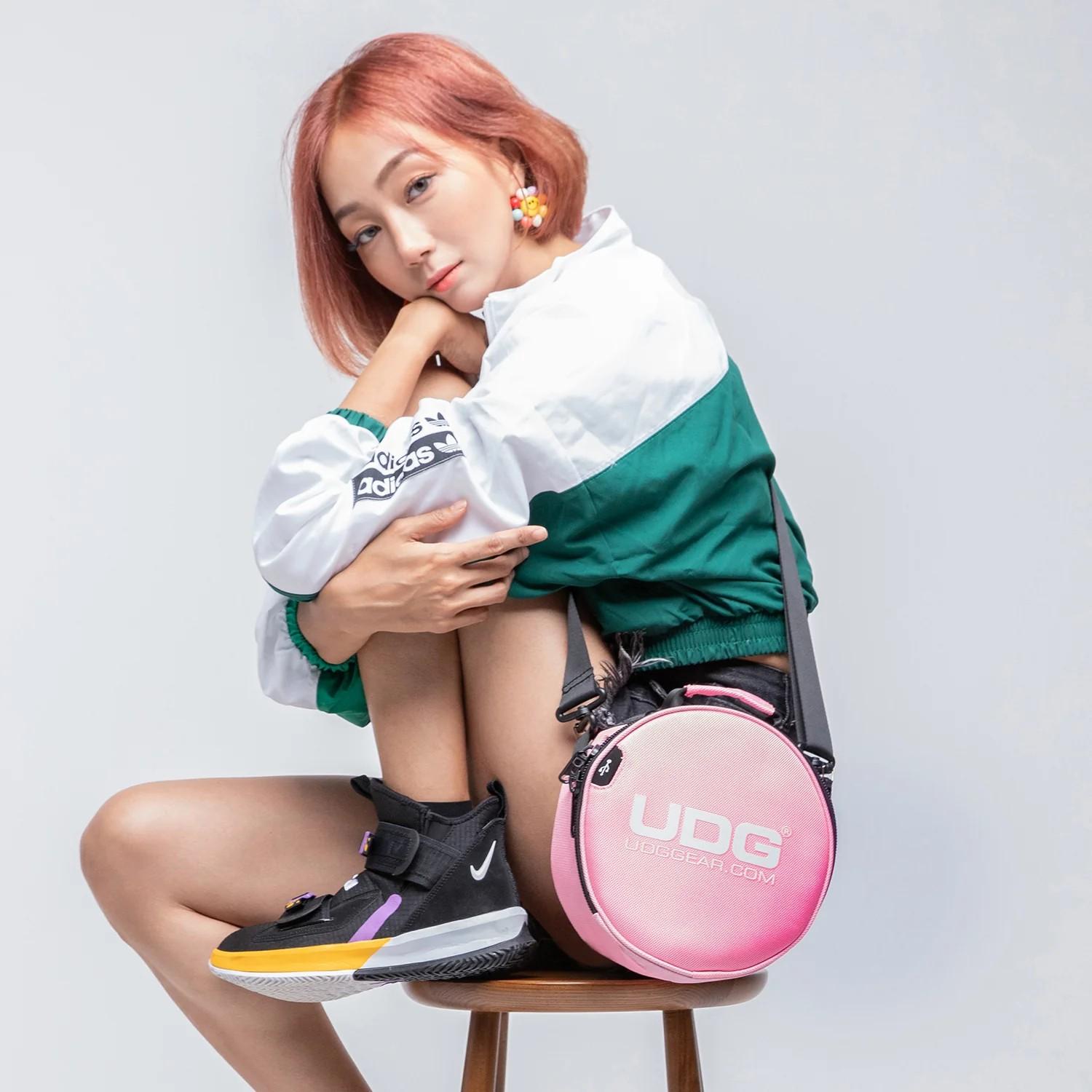 UDG Ultimate DIGI Headphone Bag in Pink - U9950PK (2).jpg