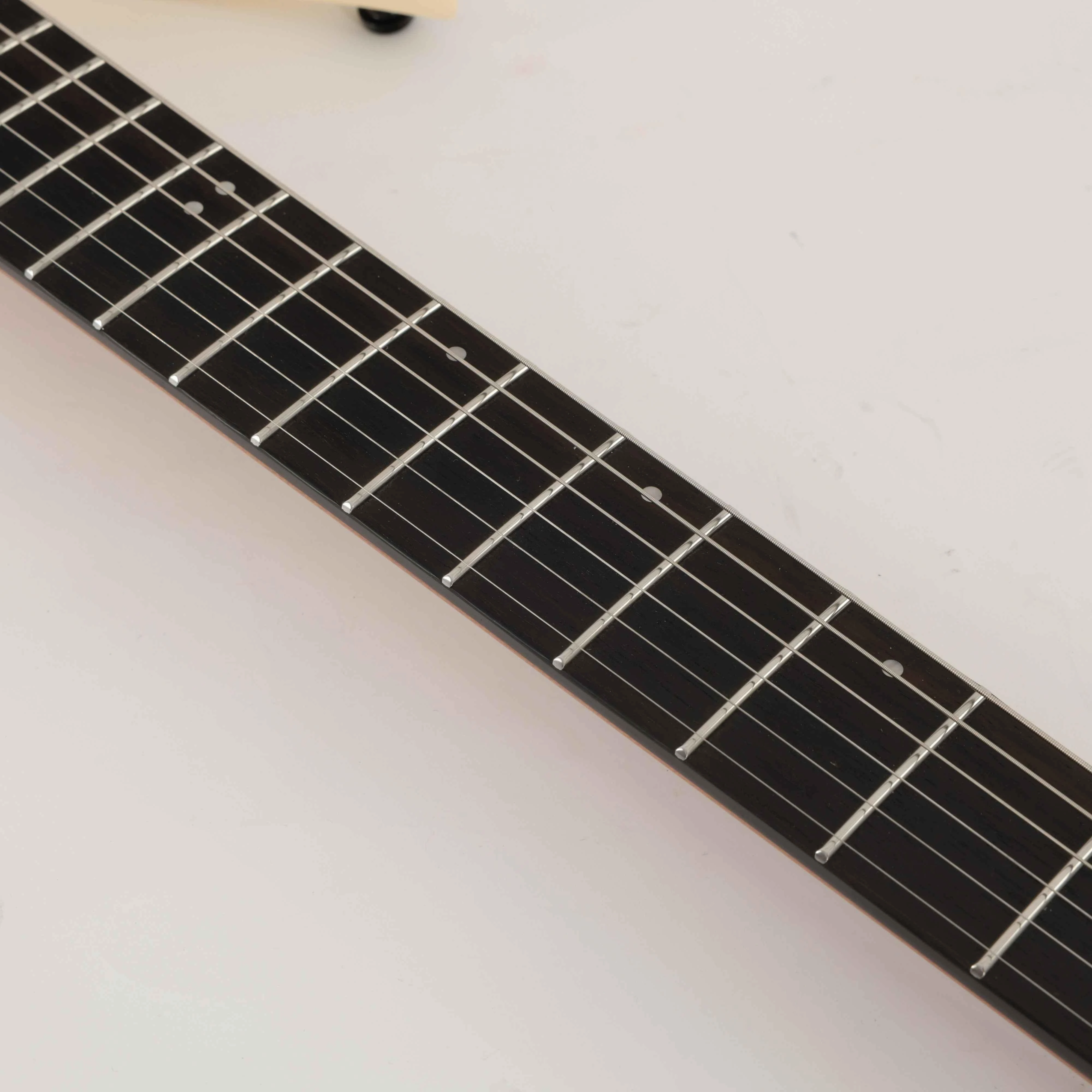 B Stock : HILS NEXT HN3 Headless Electric Guitar in Satin Ivory - 011 - B-HN3SIV-0011 (3).jpg
