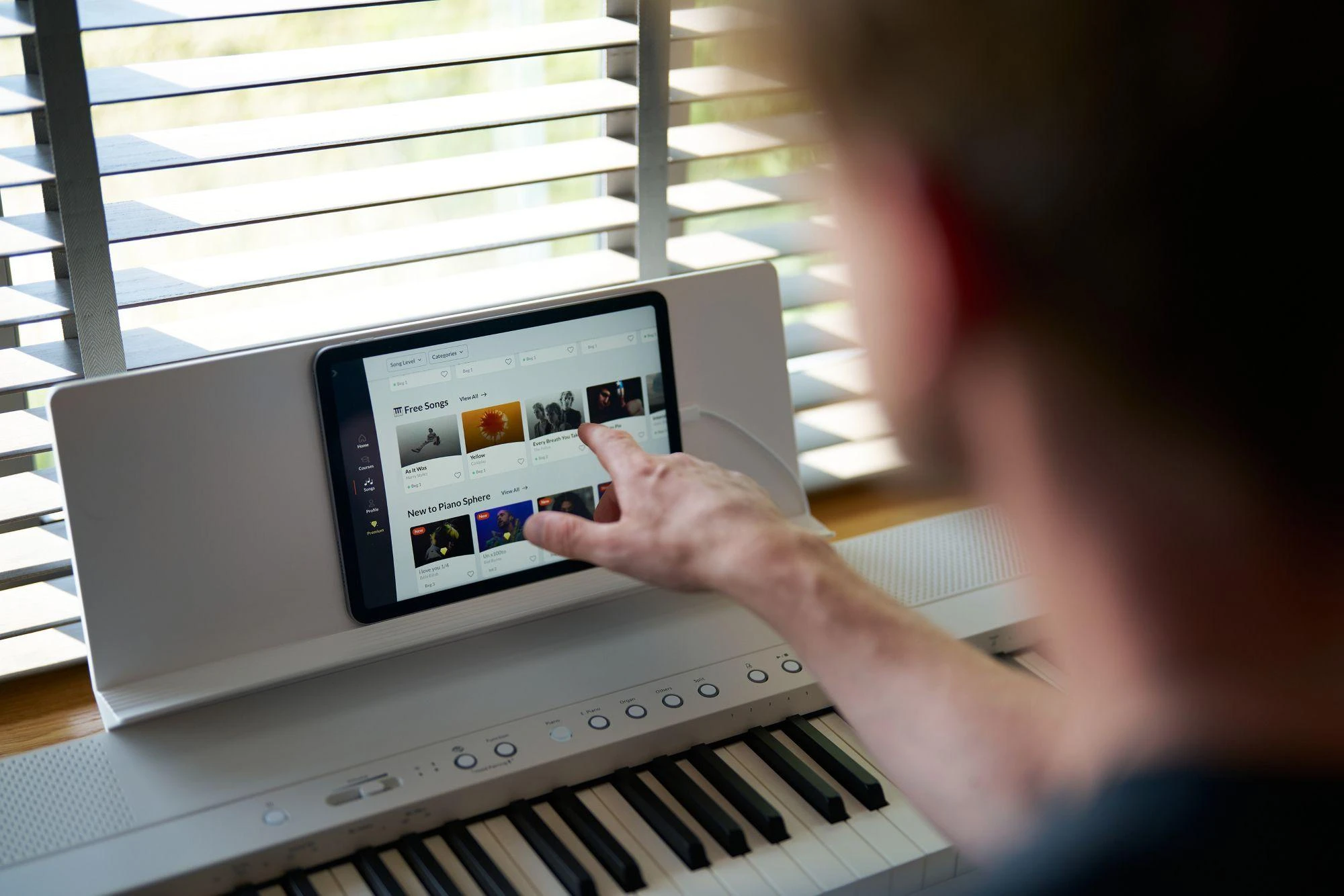 Roland FP-40 Digital Piano In White - FP-40-WH_loc1_47-PressDealersJPG.jpg