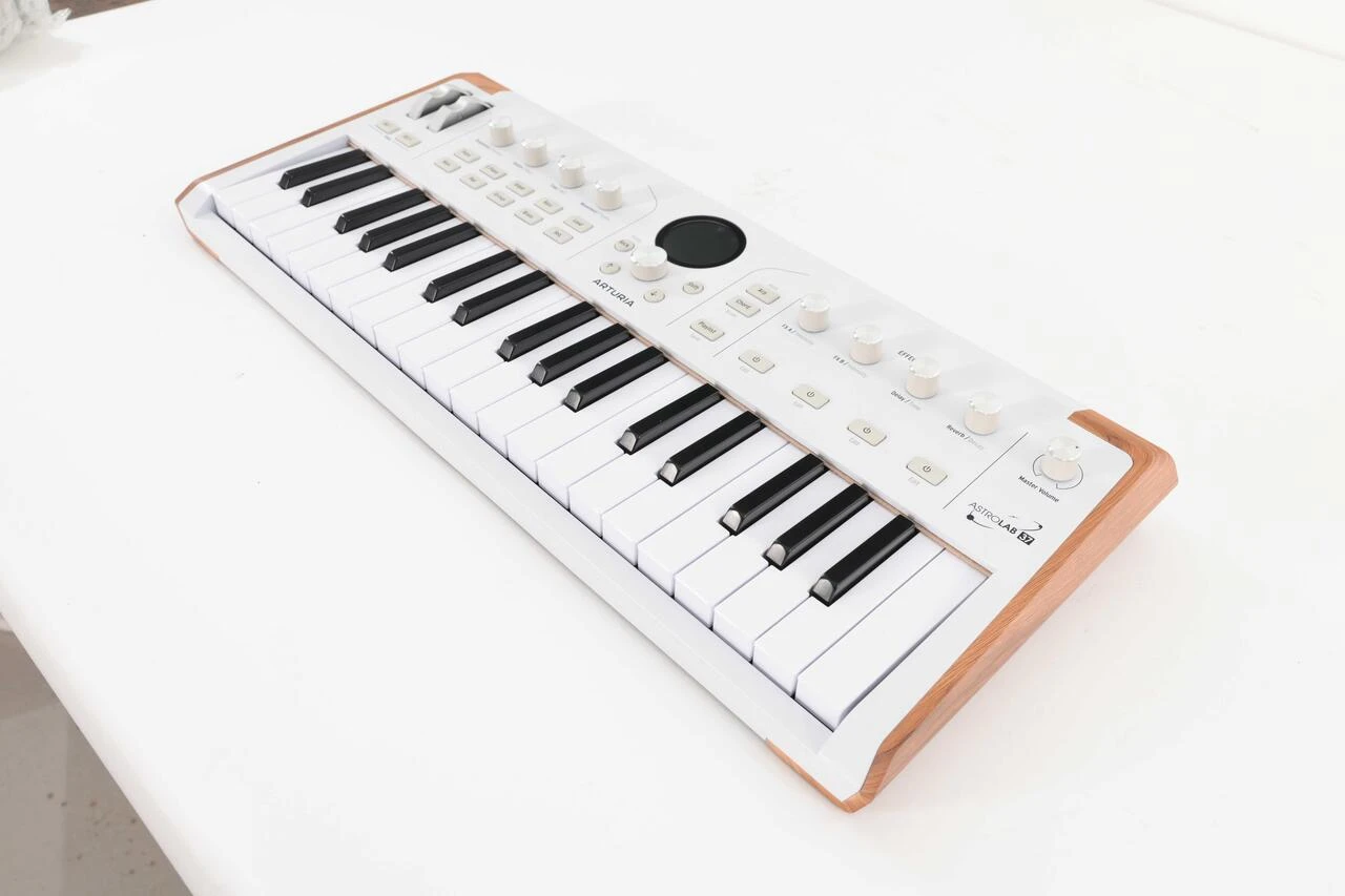 Second Hand Arturia Astrolab 37 Stage Keyboard #145 - SH-130-1145 (4).jpg